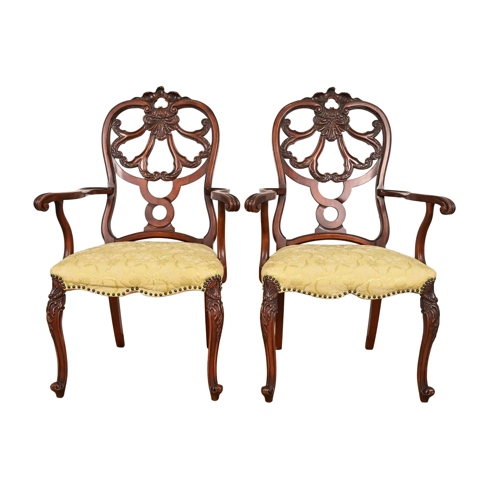 Paire d'anciens fauteuils en noyer sculpté Louis XV de style provincial français, Romweber en vente