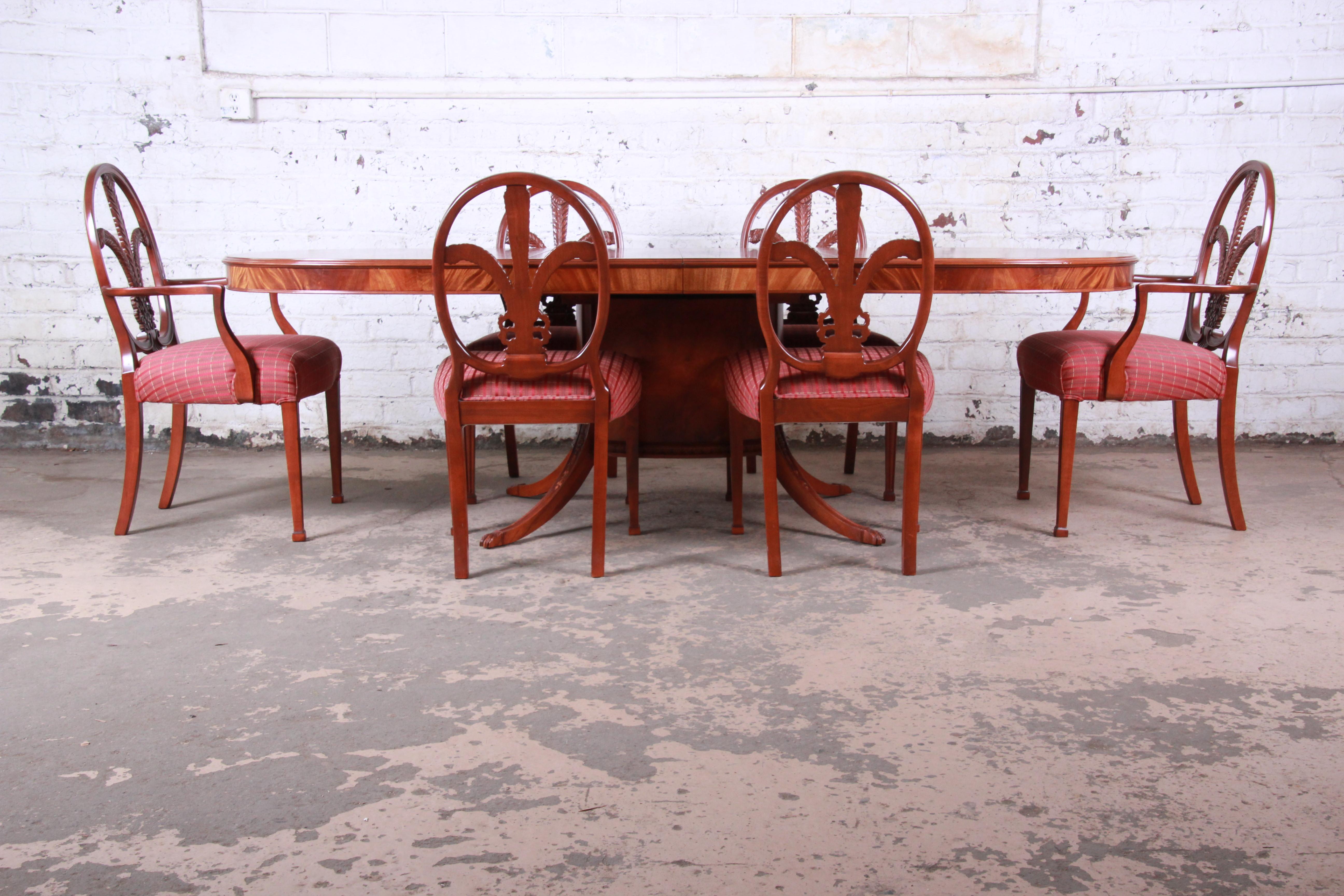 An exceptional newly restored French Regency style dining set

By Romweber

USA, circa 1940s

Bookmatched flame mahogany, carved mahogany and upholstery

Measures:
Table 66.13