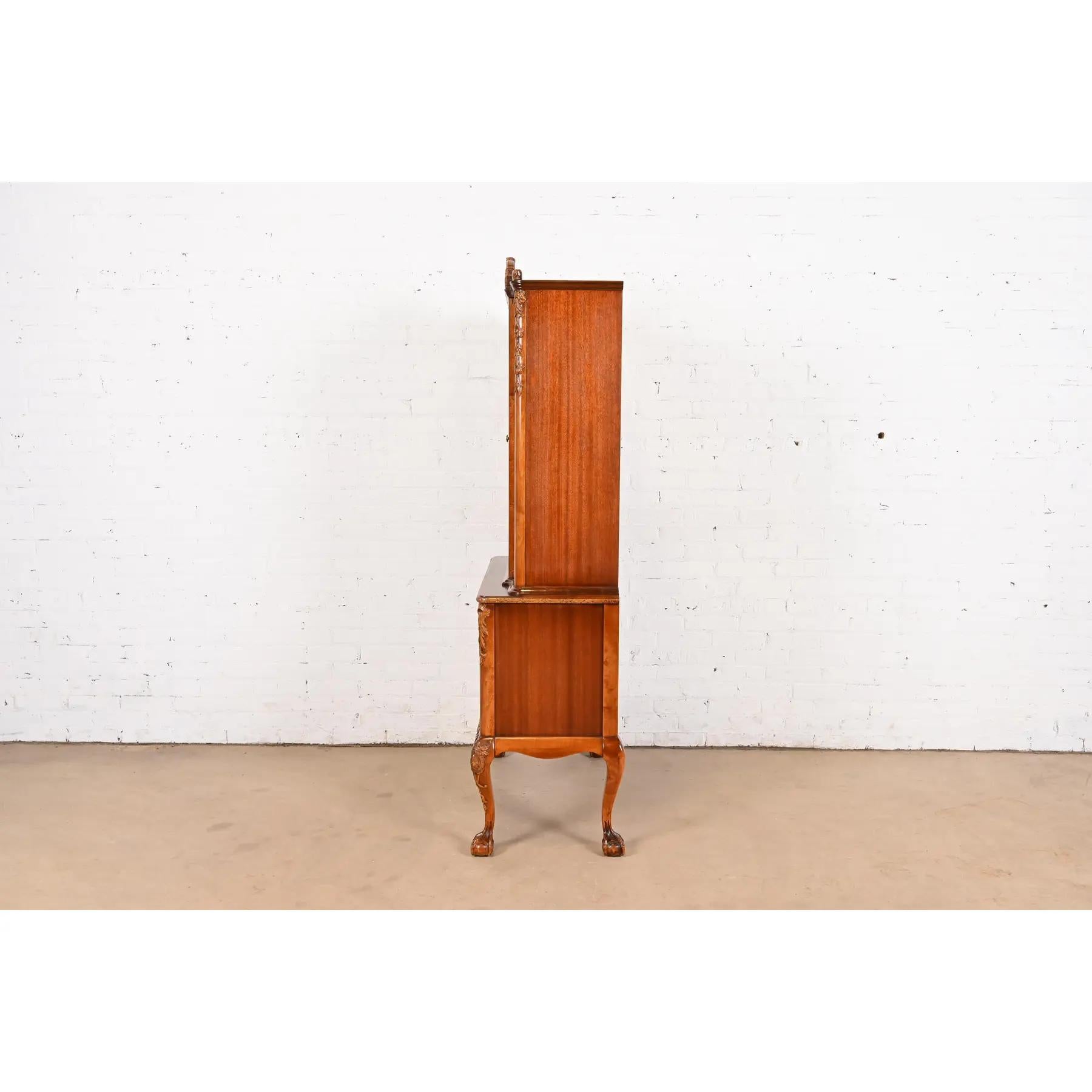 Romweber Chippendale-Bücherregalschrank aus geflammtem Mahagoni mit Breakfront, ca. 1920er Jahre im Angebot 4