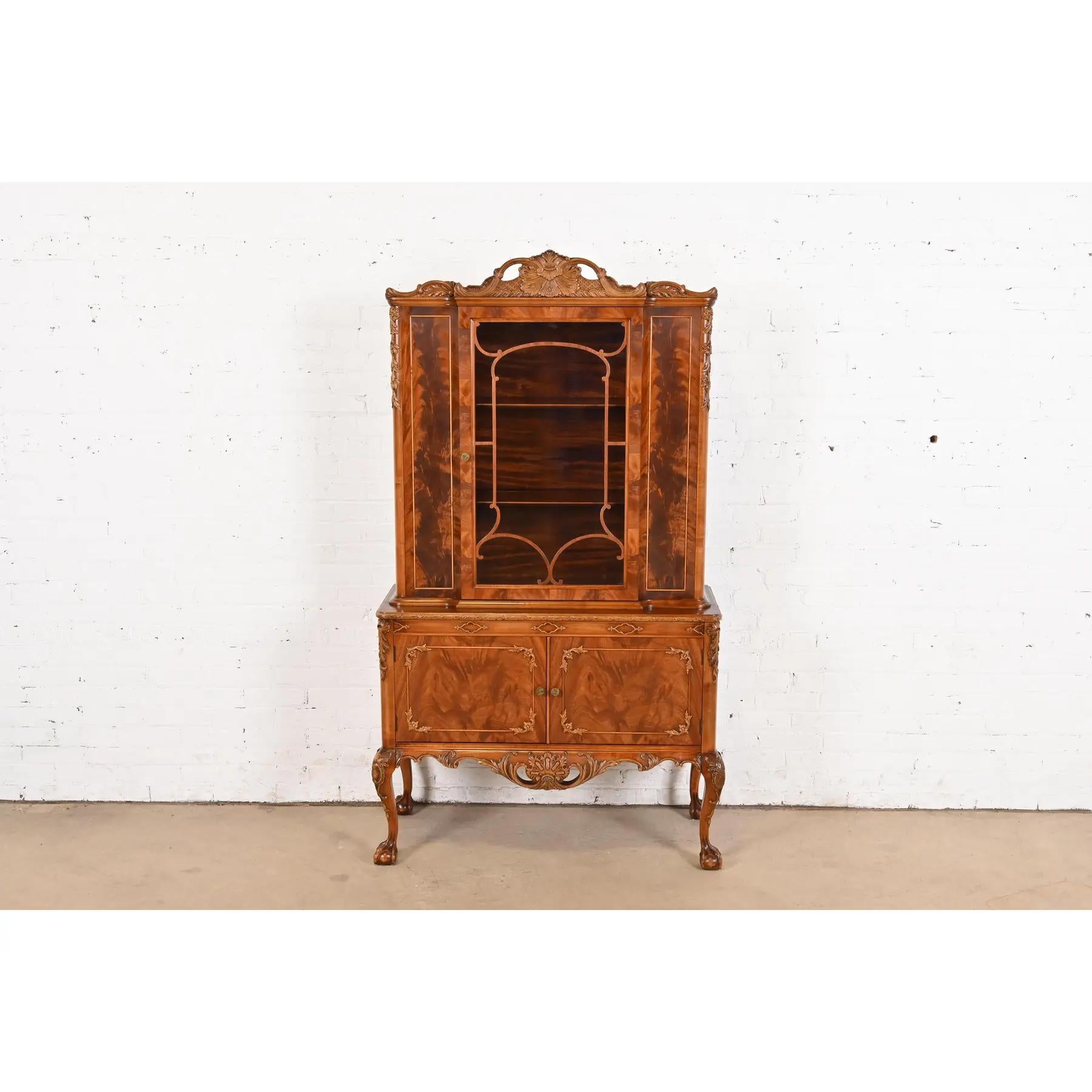 Romweber Chippendale-Bücherregalschrank aus geflammtem Mahagoni mit Breakfront, ca. 1920er Jahre (Georgian) im Angebot