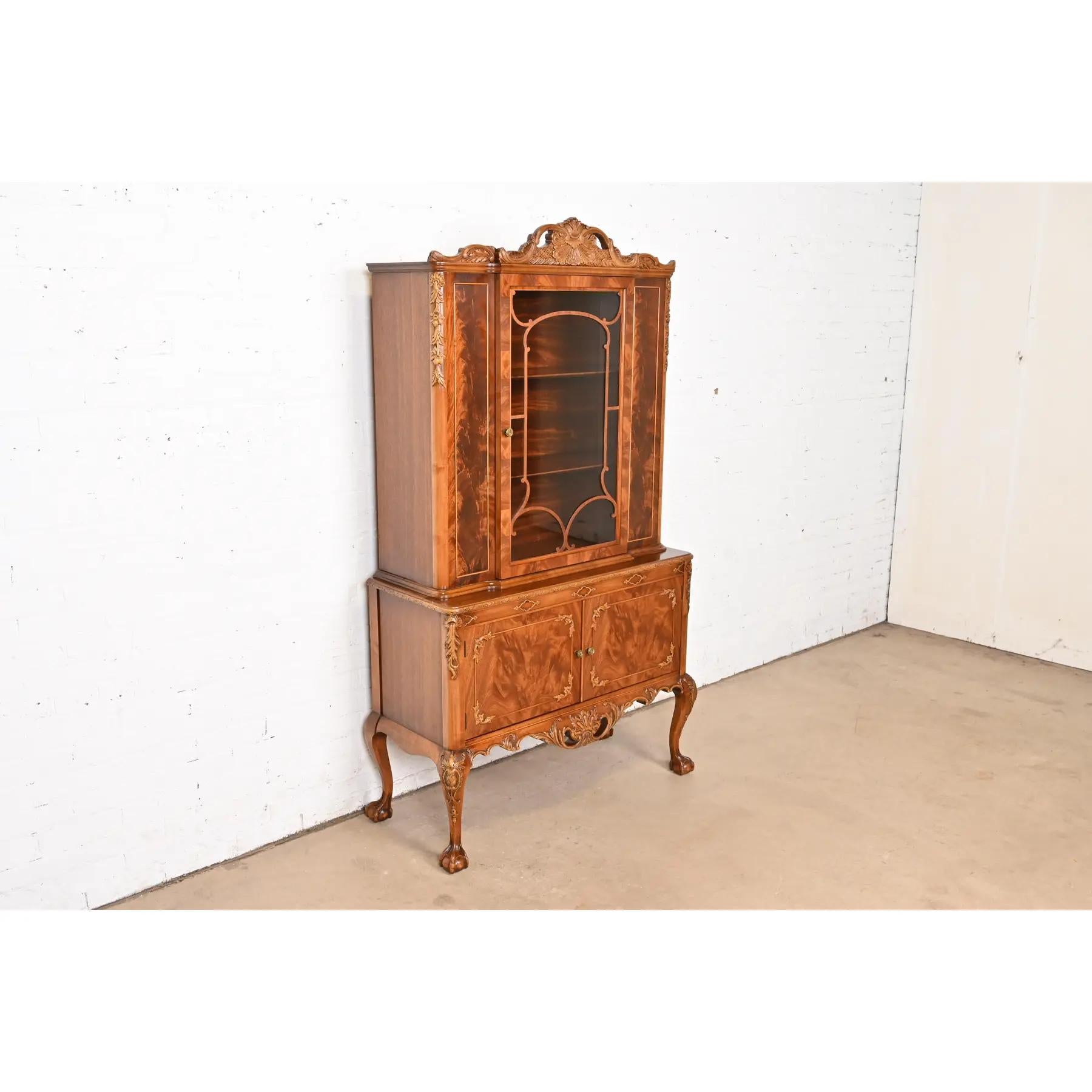 Romweber Chippendale-Bücherregalschrank aus geflammtem Mahagoni mit Breakfront, ca. 1920er Jahre im Zustand „Gut“ im Angebot in South Bend, IN