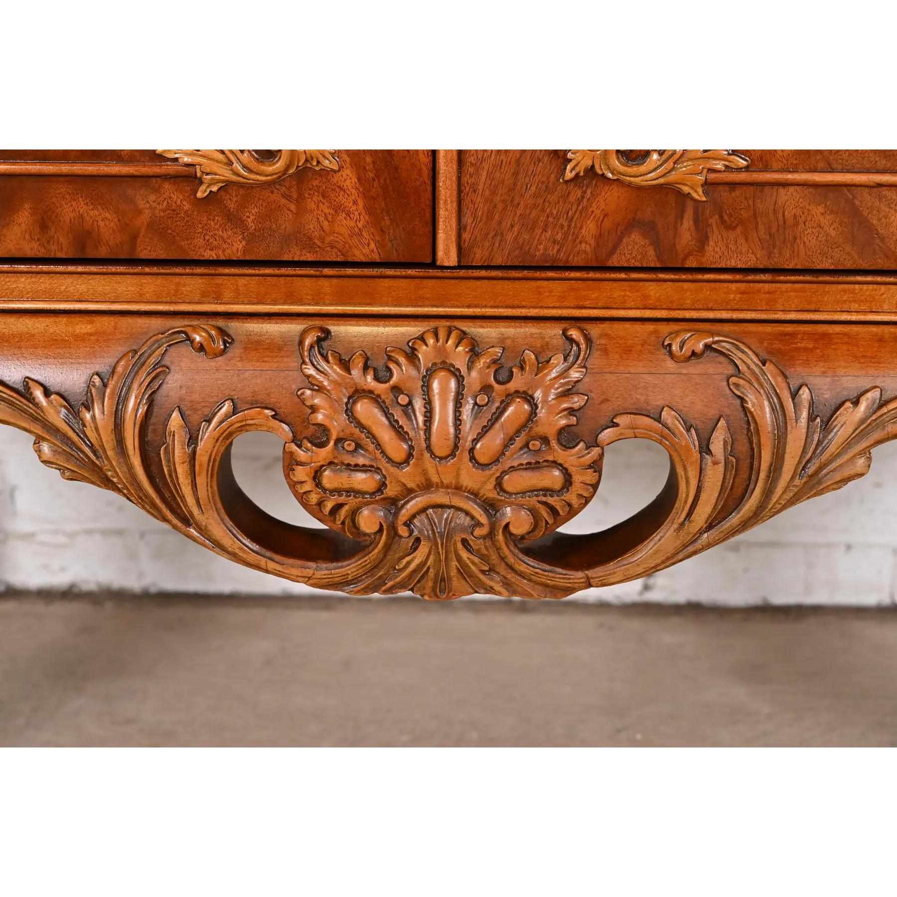 Romweber Chippendale-Bücherregalschrank aus geflammtem Mahagoni mit Breakfront, ca. 1920er Jahre im Angebot 2