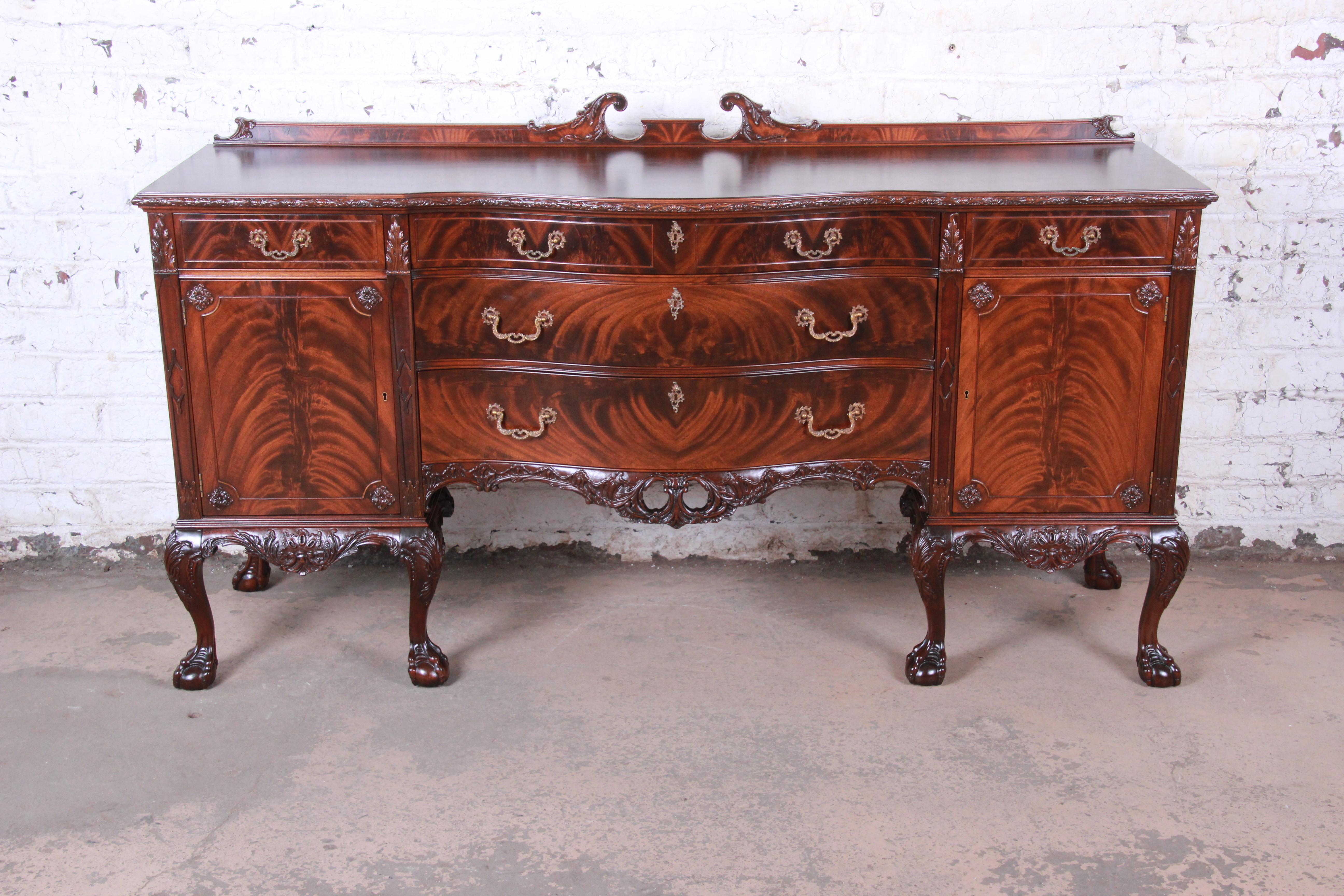 An exceptional newly restored Chippendale style ornate carved flame mahogany sideboard buffet or credenza

By Romweber

USA, circa 1920s

Book-matched flame mahogany and brass hardware

Measures: 76