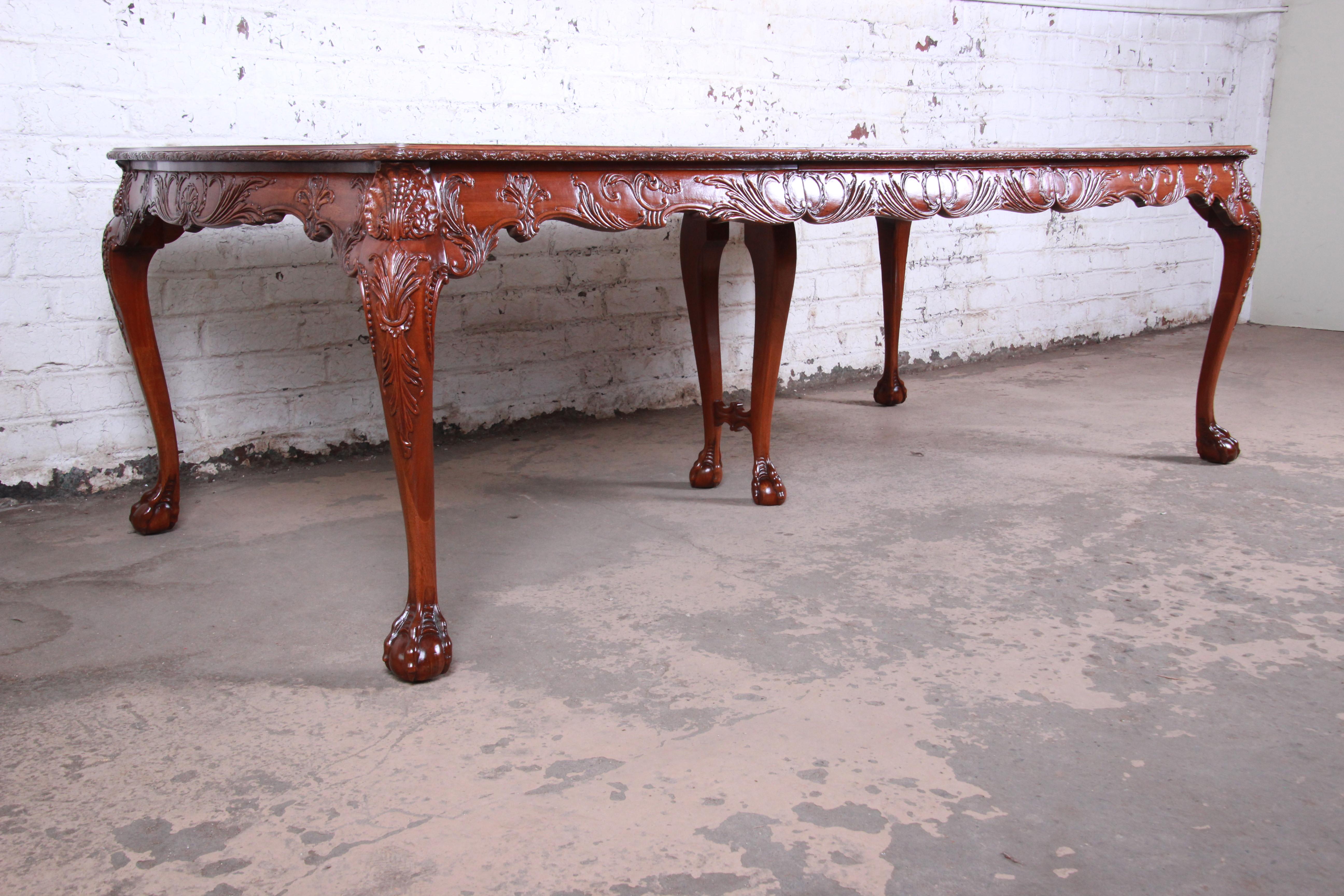 Romweber Chippendale Ornate Carved Mahogany Extension Dining Table, circa 1920s In Good Condition In South Bend, IN