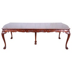 Table de salle à manger à rallonge en acajou sculpté ornée Romweber Chippendale, vers les années 1920