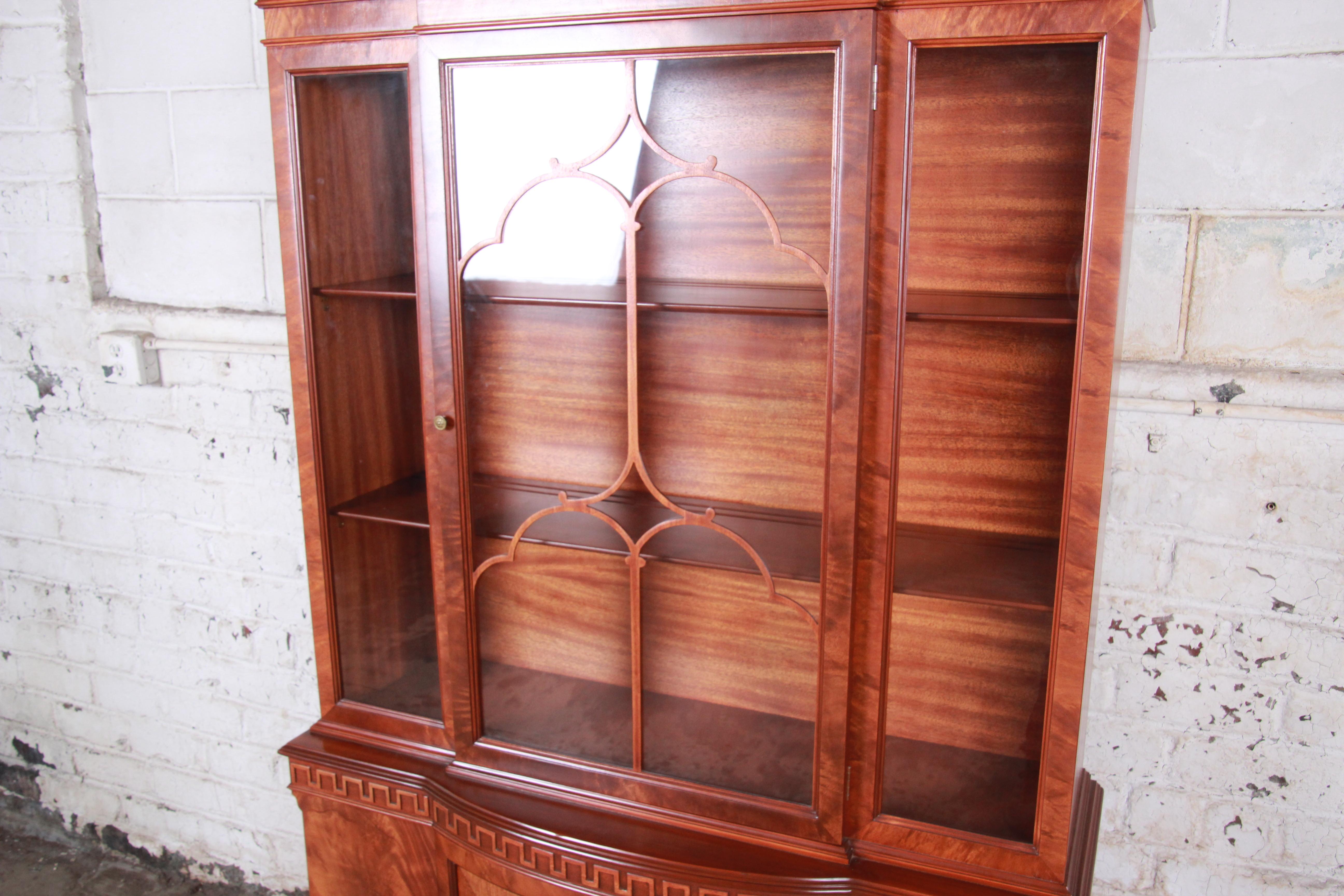 Romweber Flame Mahogany Breakfront Display Cabinet or Bookcase, circa 1940s In Good Condition In South Bend, IN