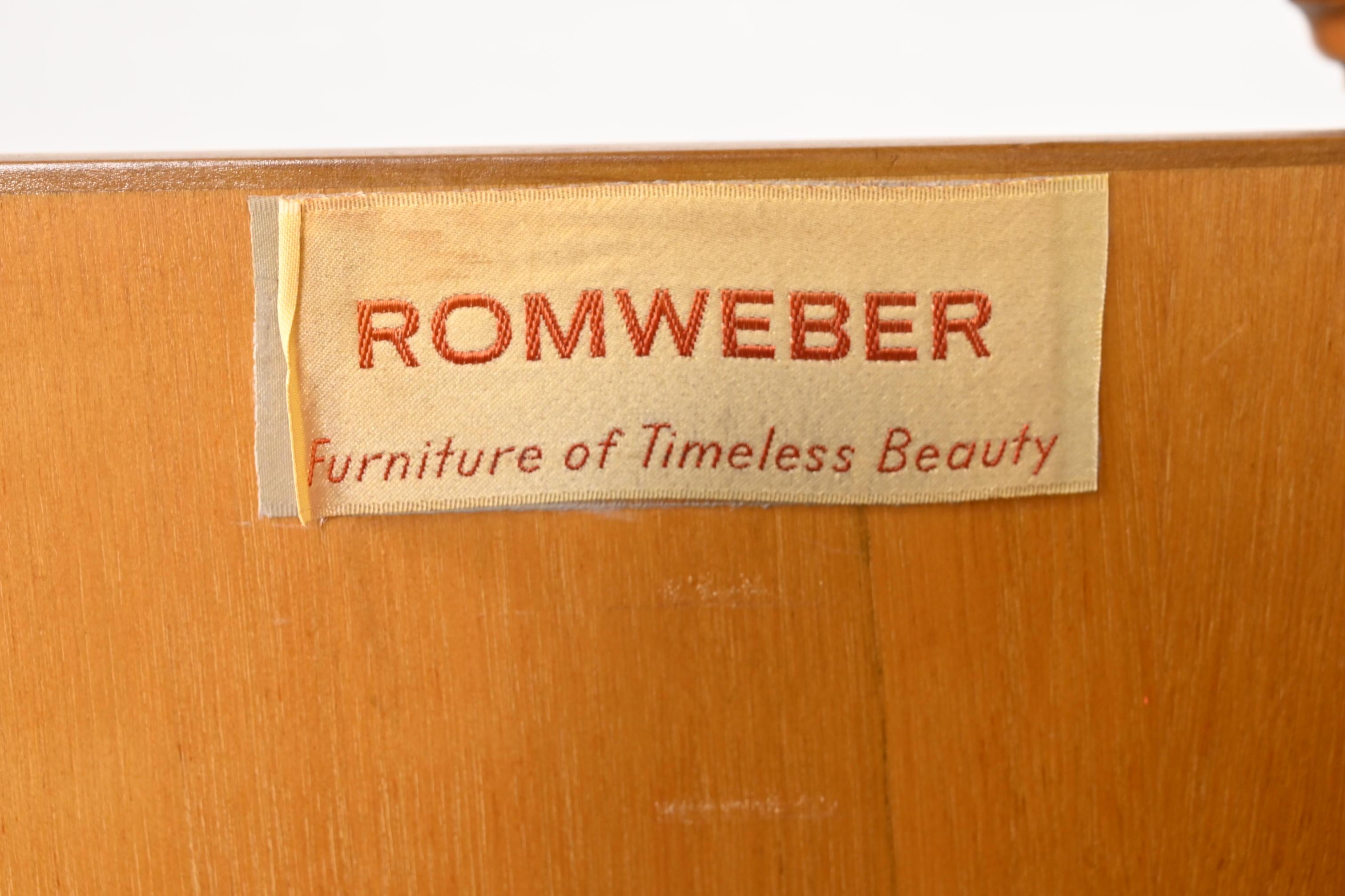 Bibliothèque ou meuble de salle à manger français Romweber en bois de ronce de style Louis XV en vente 4