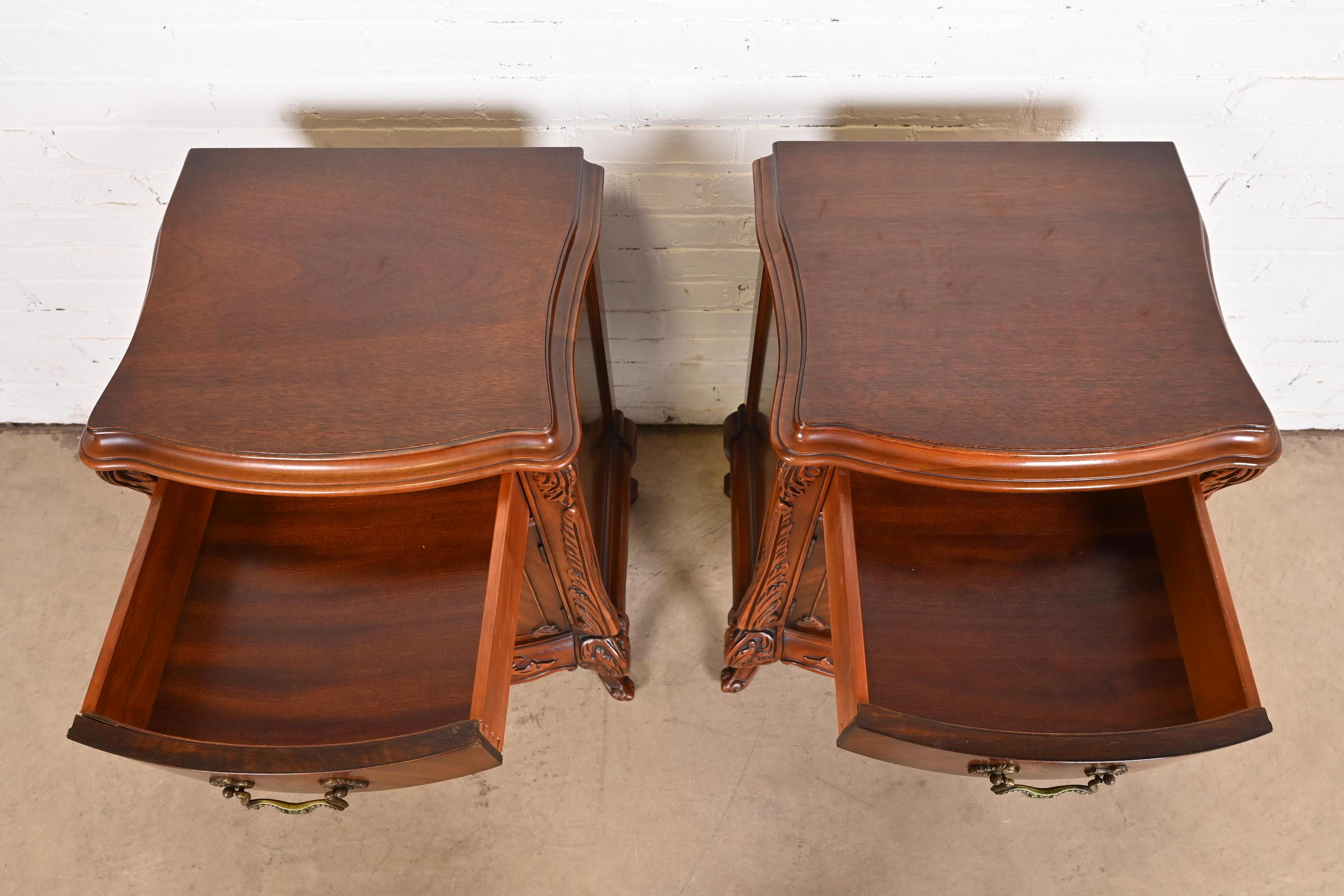 Romweber French Louis XV Flame Mahogany Nightstands, Circa 1920s For Sale 4