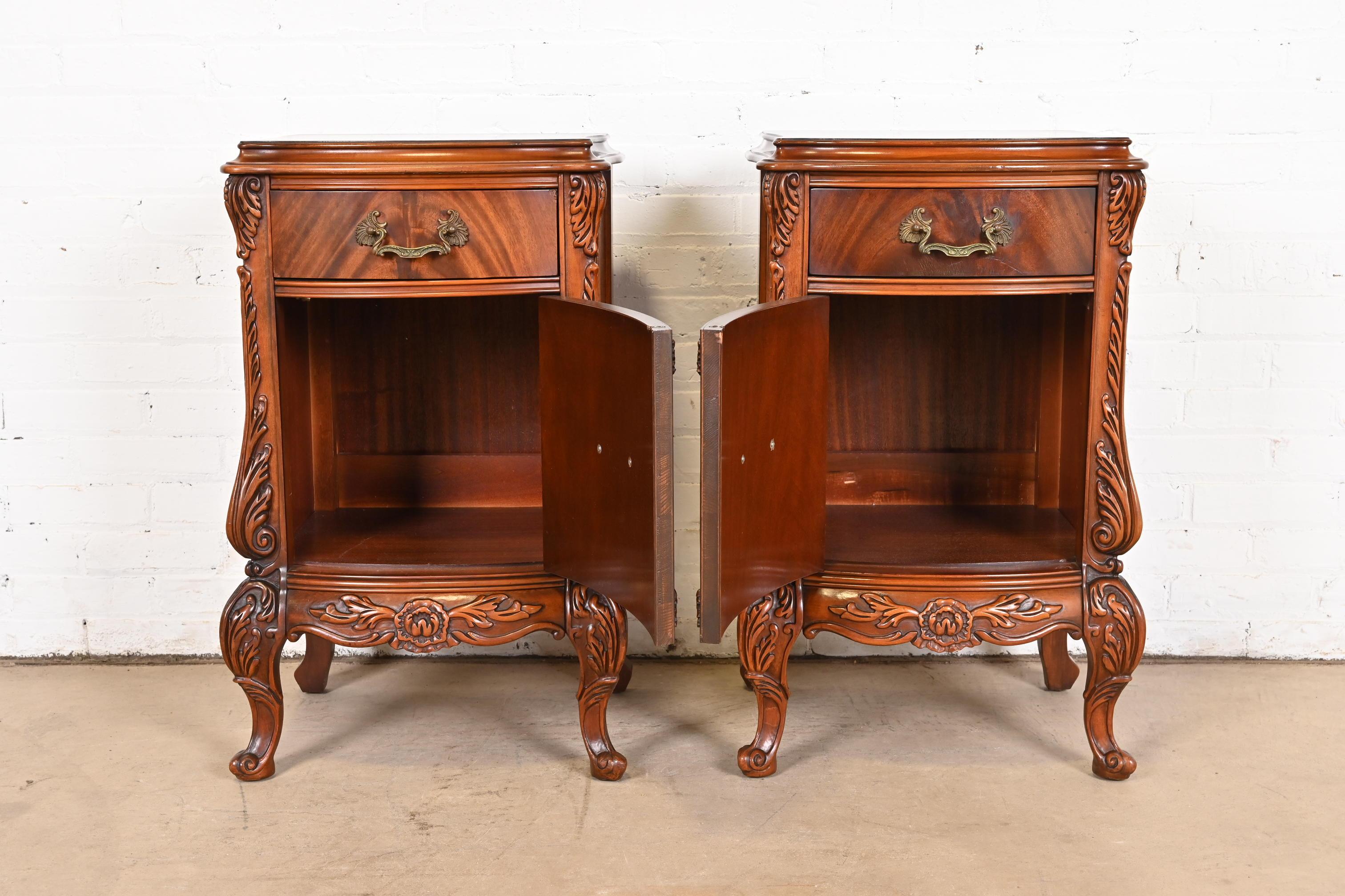 Romweber French Louis XV Flame Mahogany Nightstands, Circa 1920s For Sale 5