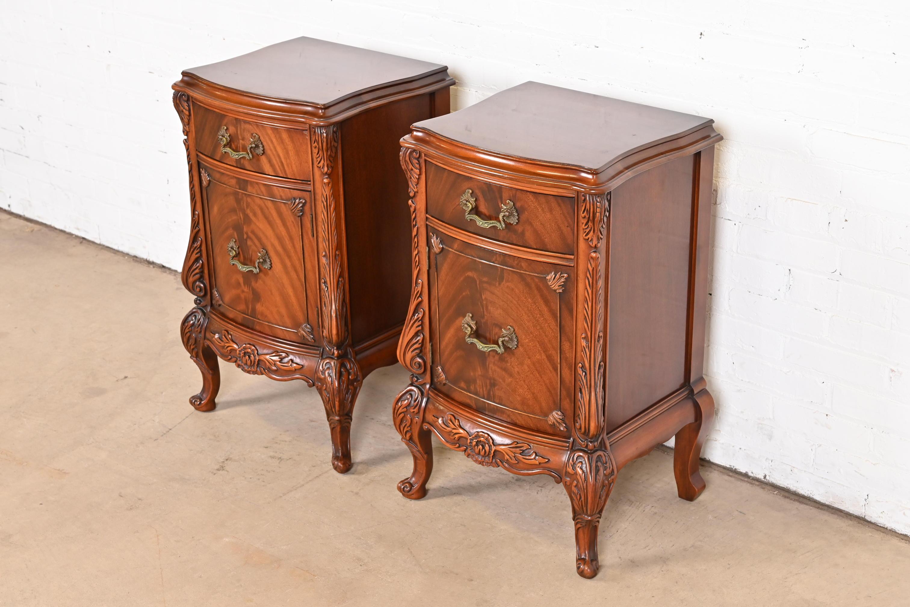 Early 20th Century Romweber French Louis XV Flame Mahogany Nightstands, Circa 1920s For Sale
