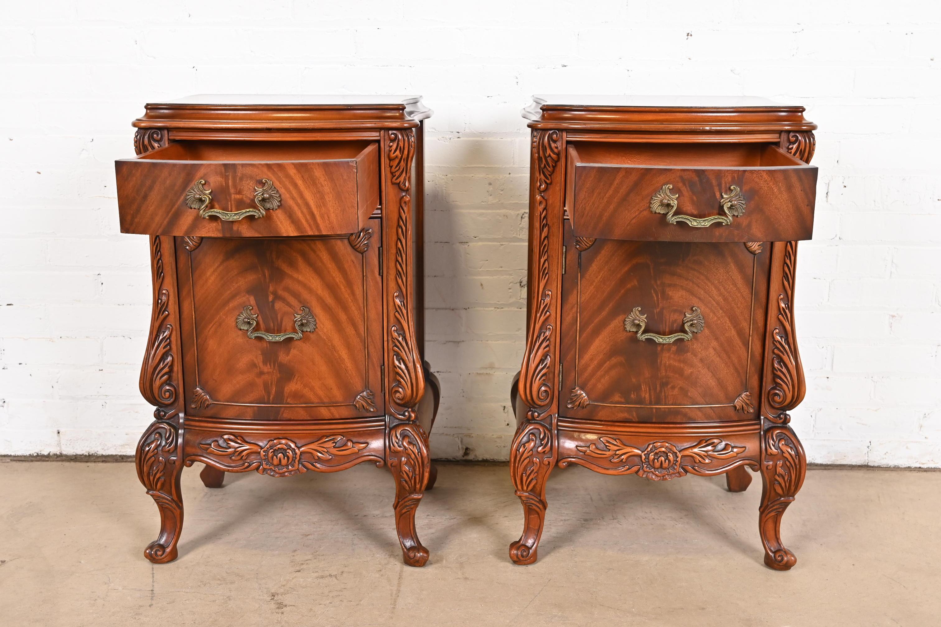 Romweber French Louis XV Flame Mahogany Nightstands, Circa 1920s For Sale 2