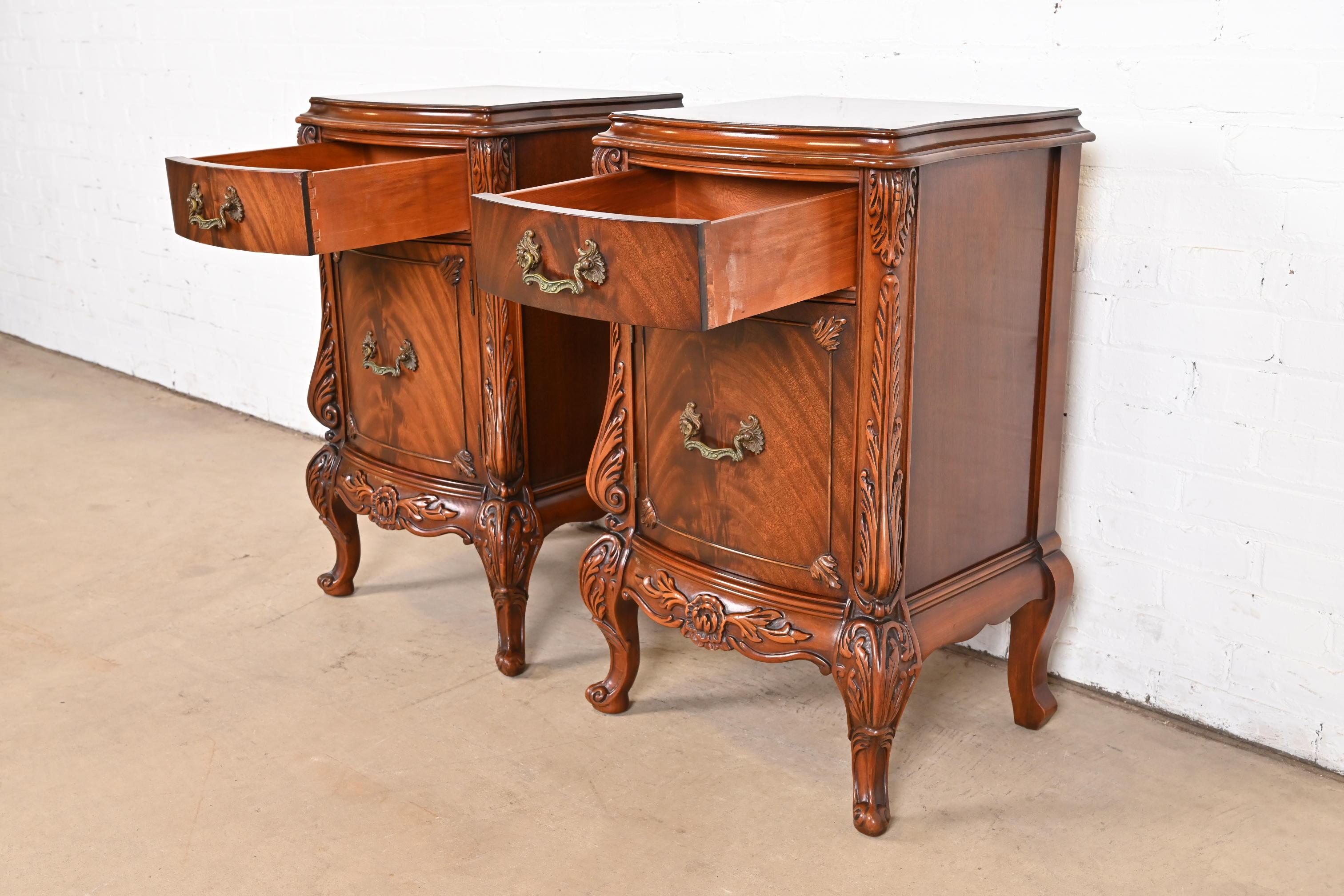 Romweber French Louis XV Flame Mahogany Nightstands, Circa 1920s For Sale 3