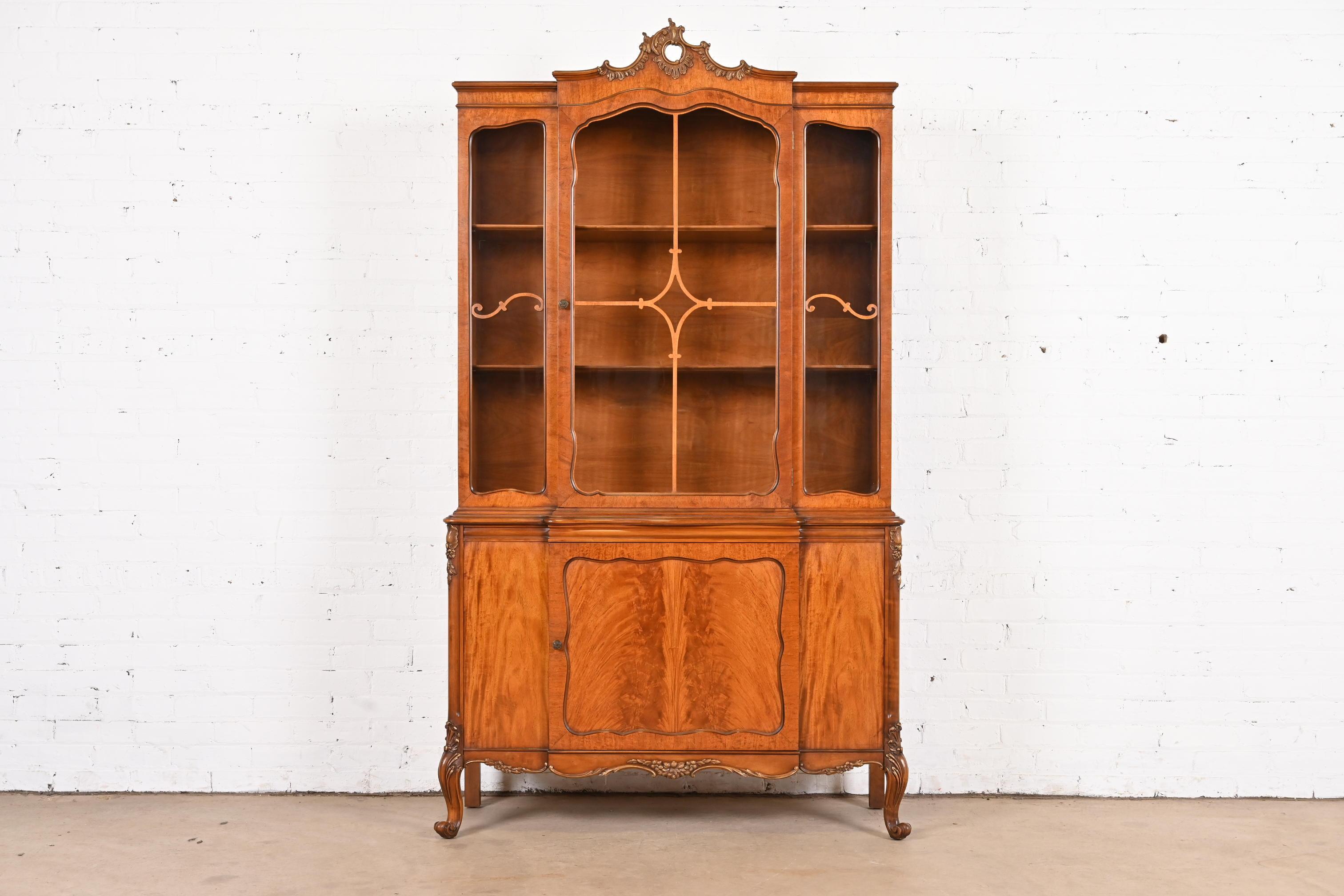 An exceptional French Provincial Louis XV style breakfront bookcase cabinet or dining cabinet

By Romweber

USA, Circa 1920s

Stunning exotic burled Narra wood, with mullioned glass front doors, and original brass hardware.

Measures: 46