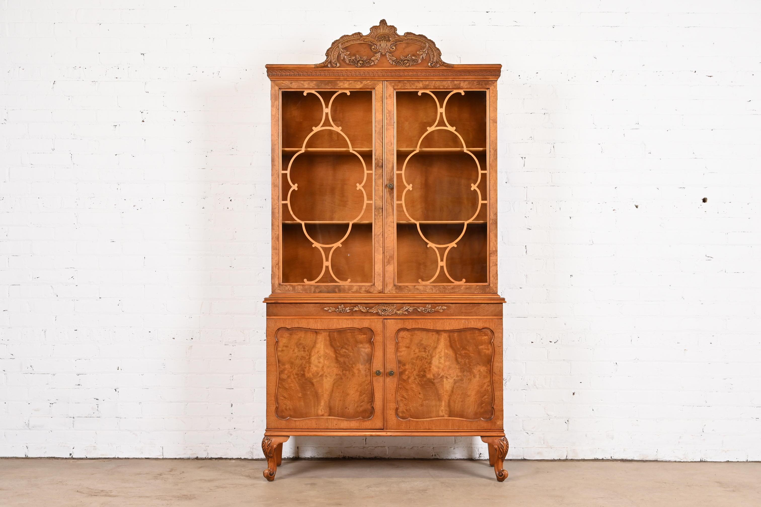 An exceptional French Provincial Louis XV style breakfront bookcase cabinet or dining cabinet

By Romweber

USA, Circa 1920s

Gorgeous exotic burled acacia wood, with mullioned glass front doors, and original brass hardware.

Measures: 41