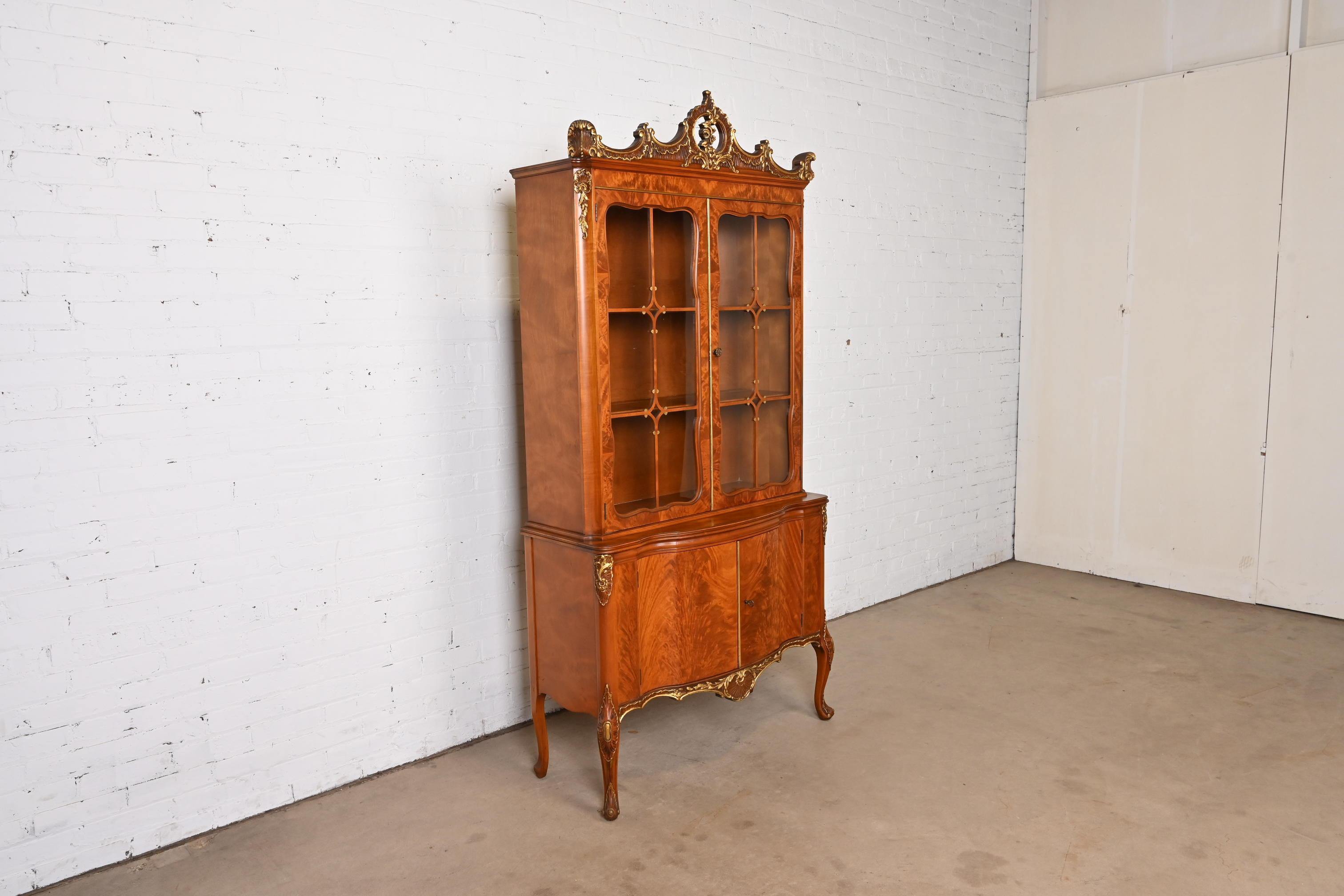 Romweber French Provincial Louis XV Burl Wood Breakfront Bookcase Cabinet, 1920s In Good Condition In South Bend, IN