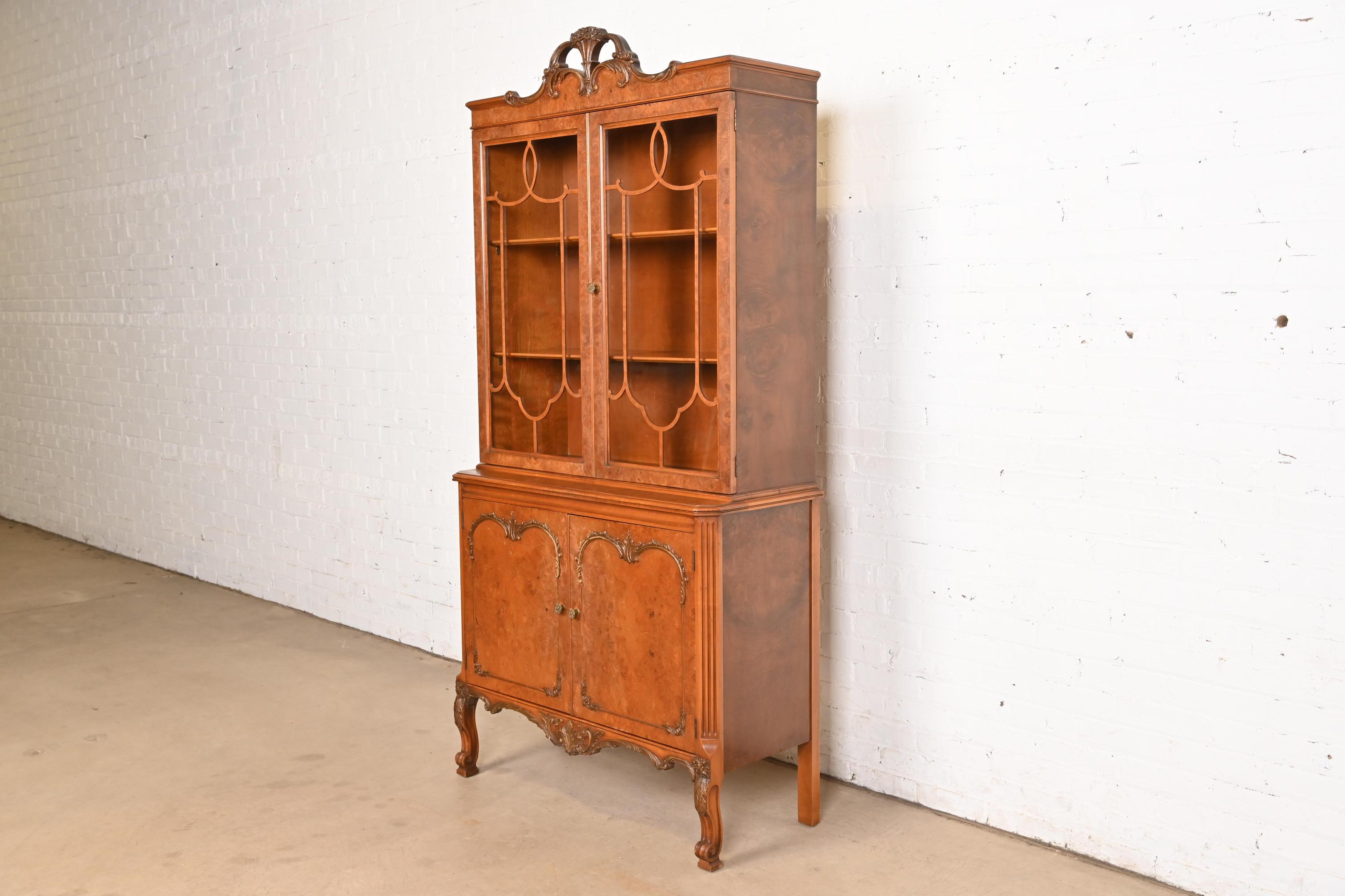 Romweber French Provincial Louis XV Burl Wood Breakfront Bookcase Cabinet In Good Condition For Sale In South Bend, IN