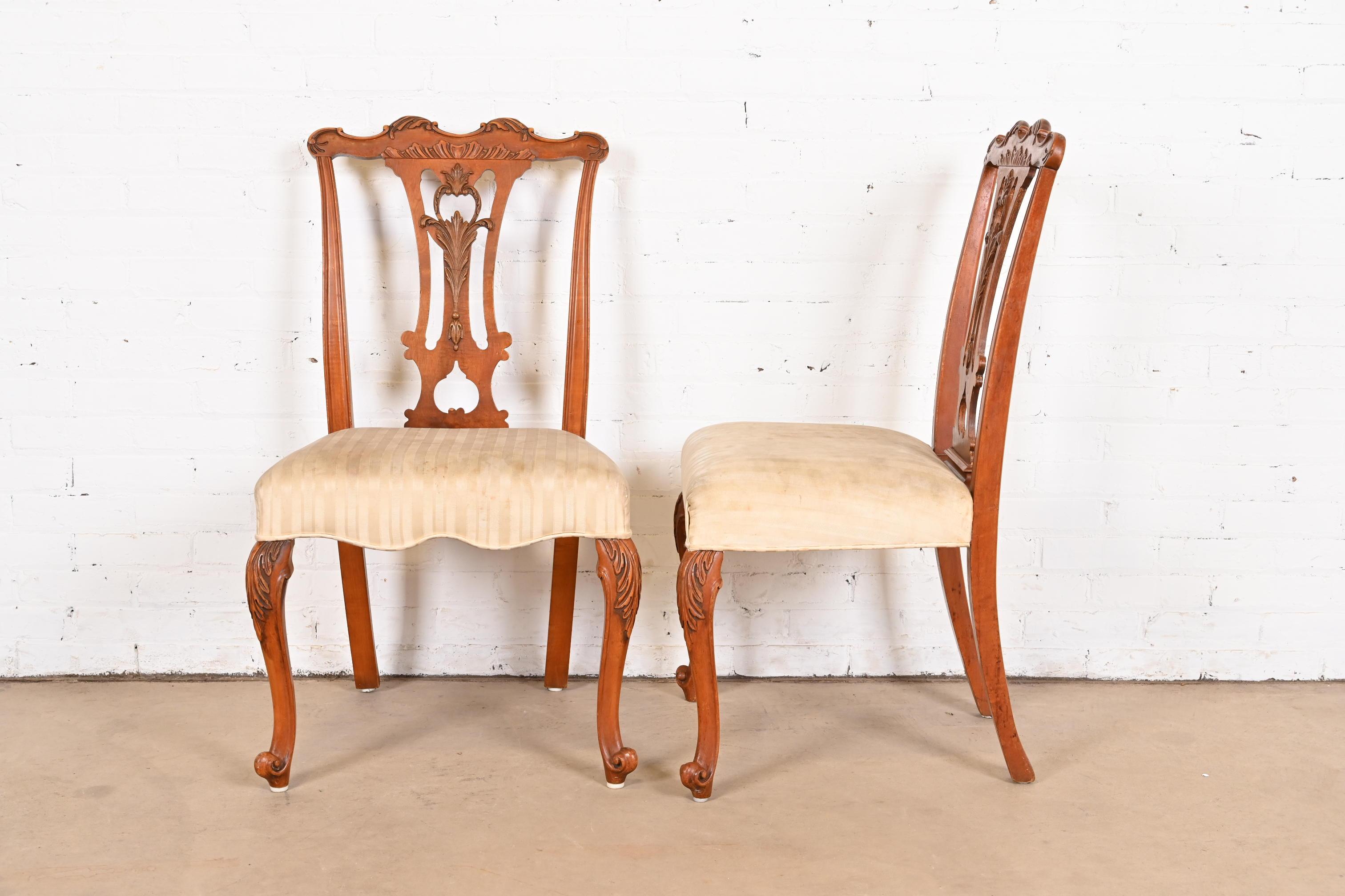 Broussin Romweber, ensemble de six chaises de salle à manger provinciales françaises Louis XV en bois de ronce en vente