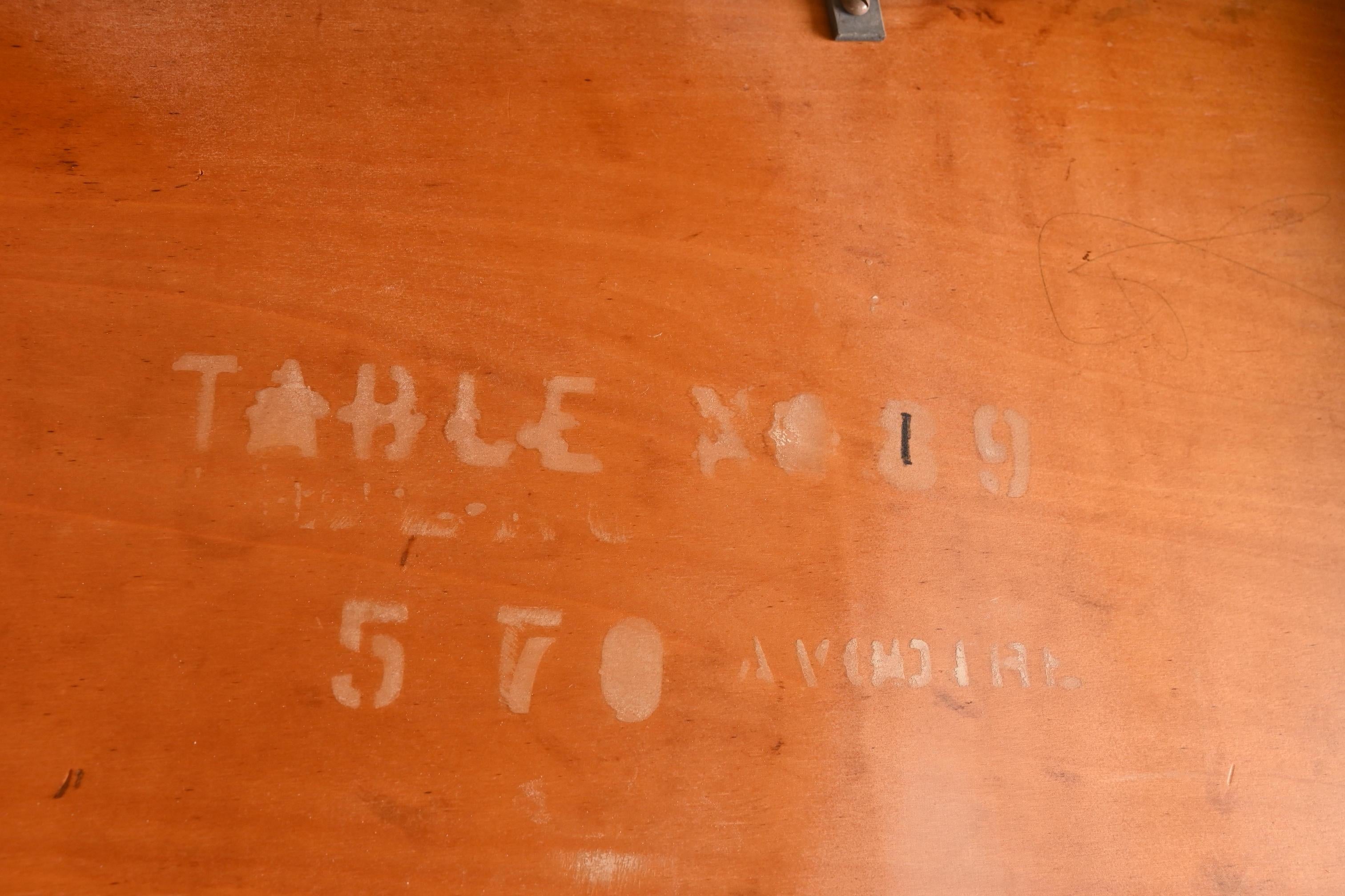 Romweber table de salle à manger provinciale française Louis XV à rallonge en bois de ronce, revernie en vente 9