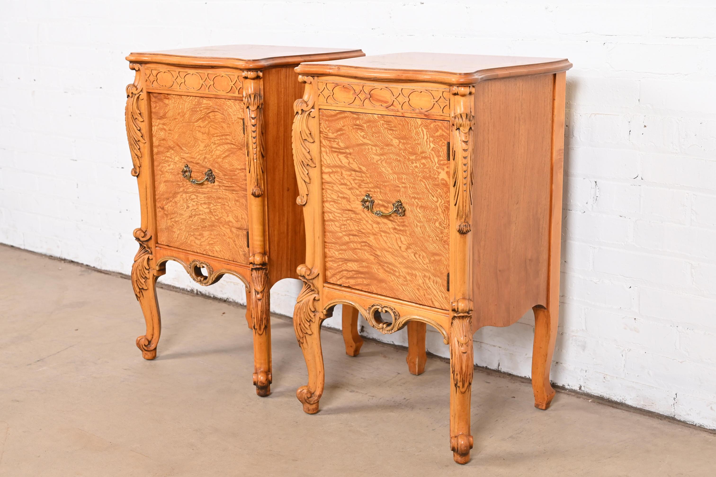 Romweber French Provincial Louis XV Burl Wood Nightstands, Circa 1920s In Good Condition For Sale In South Bend, IN