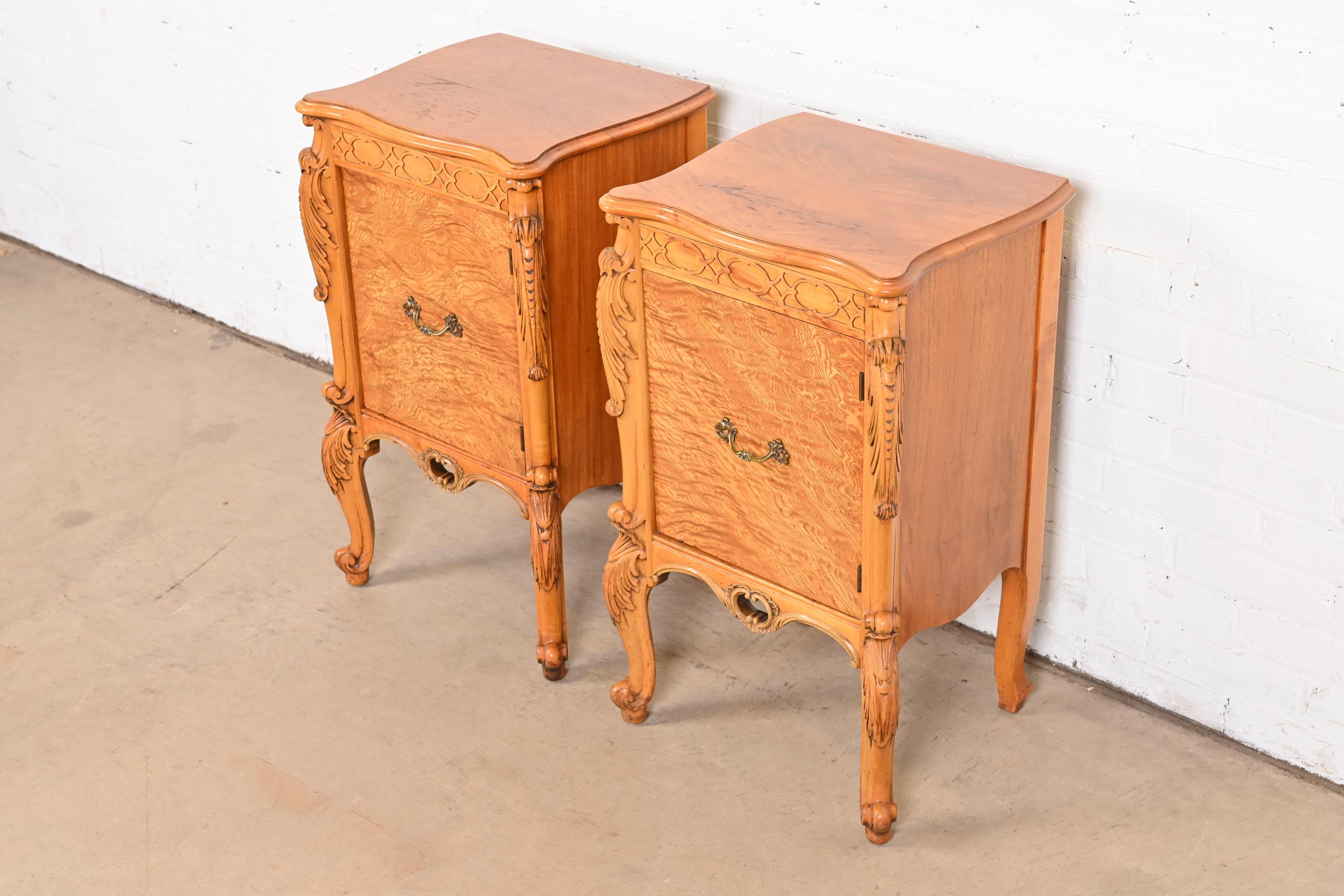Early 20th Century Romweber French Provincial Louis XV Burl Wood Nightstands, Circa 1920s For Sale