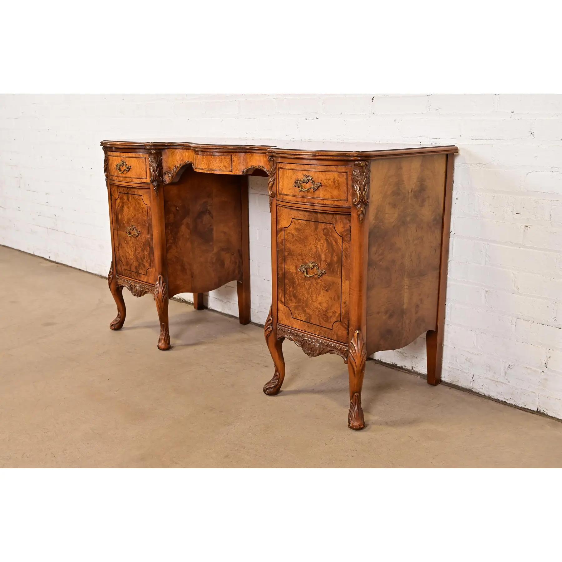 Inizio XX secolo Vanità e sedia in legno di radica Luigi XV di Romweber, CIRCA 1920 in vendita