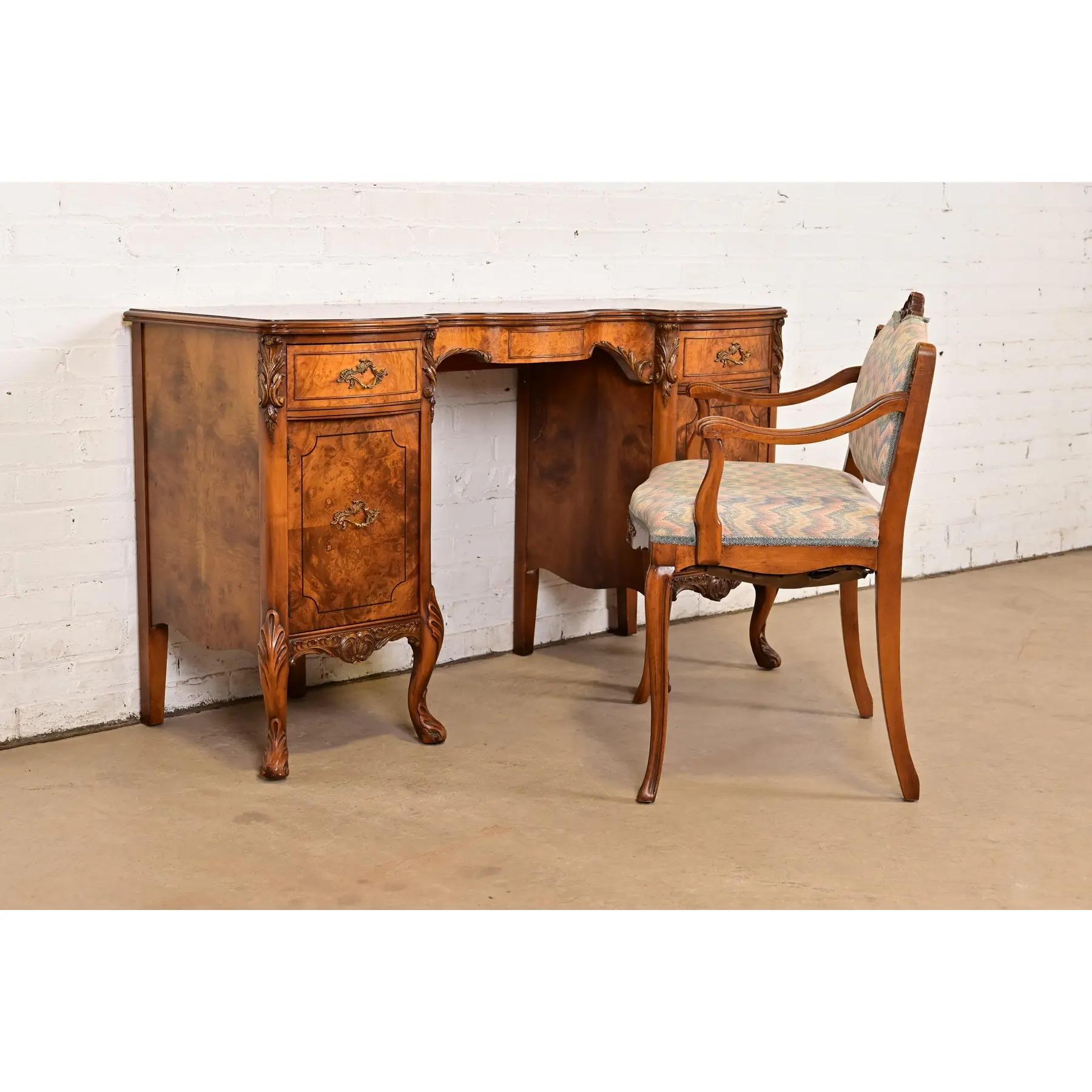 Vanità in legno di radica Luigi XV di Romweber, CIRCA 1920 in vendita 8