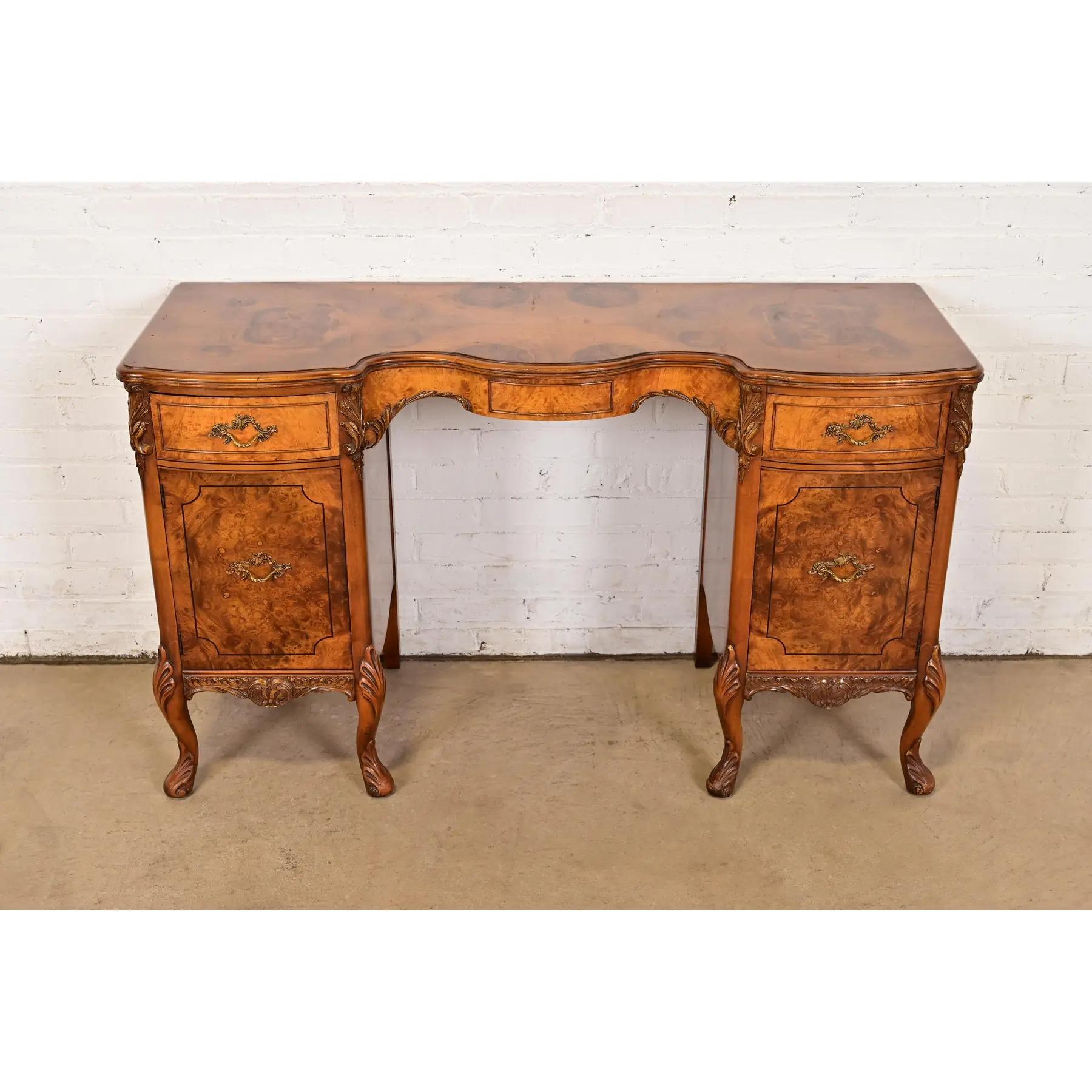 Stile provenzale Vanità in legno di radica Luigi XV di Romweber, CIRCA 1920 in vendita