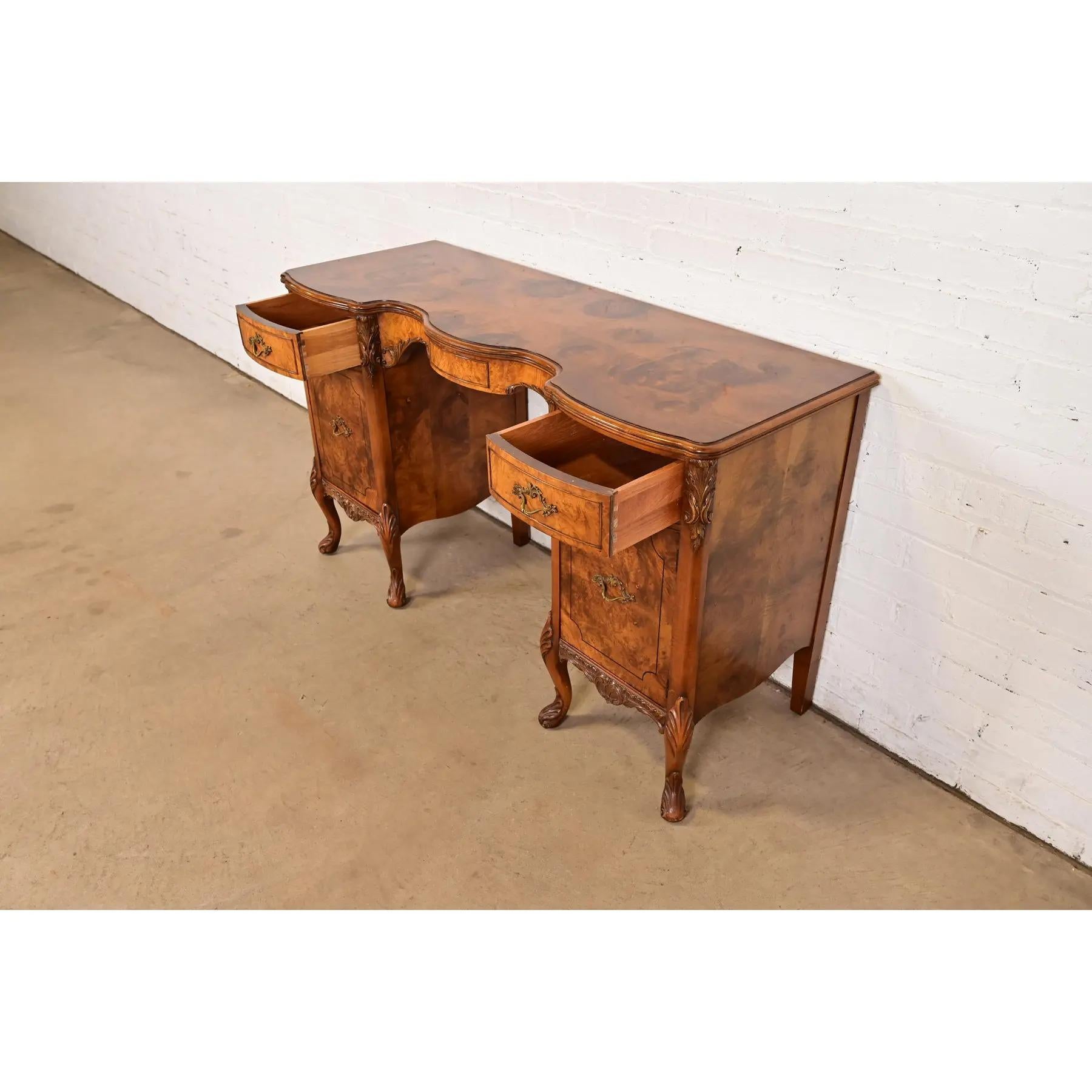 Ottone Vanità in legno di radica Luigi XV di Romweber, CIRCA 1920 in vendita