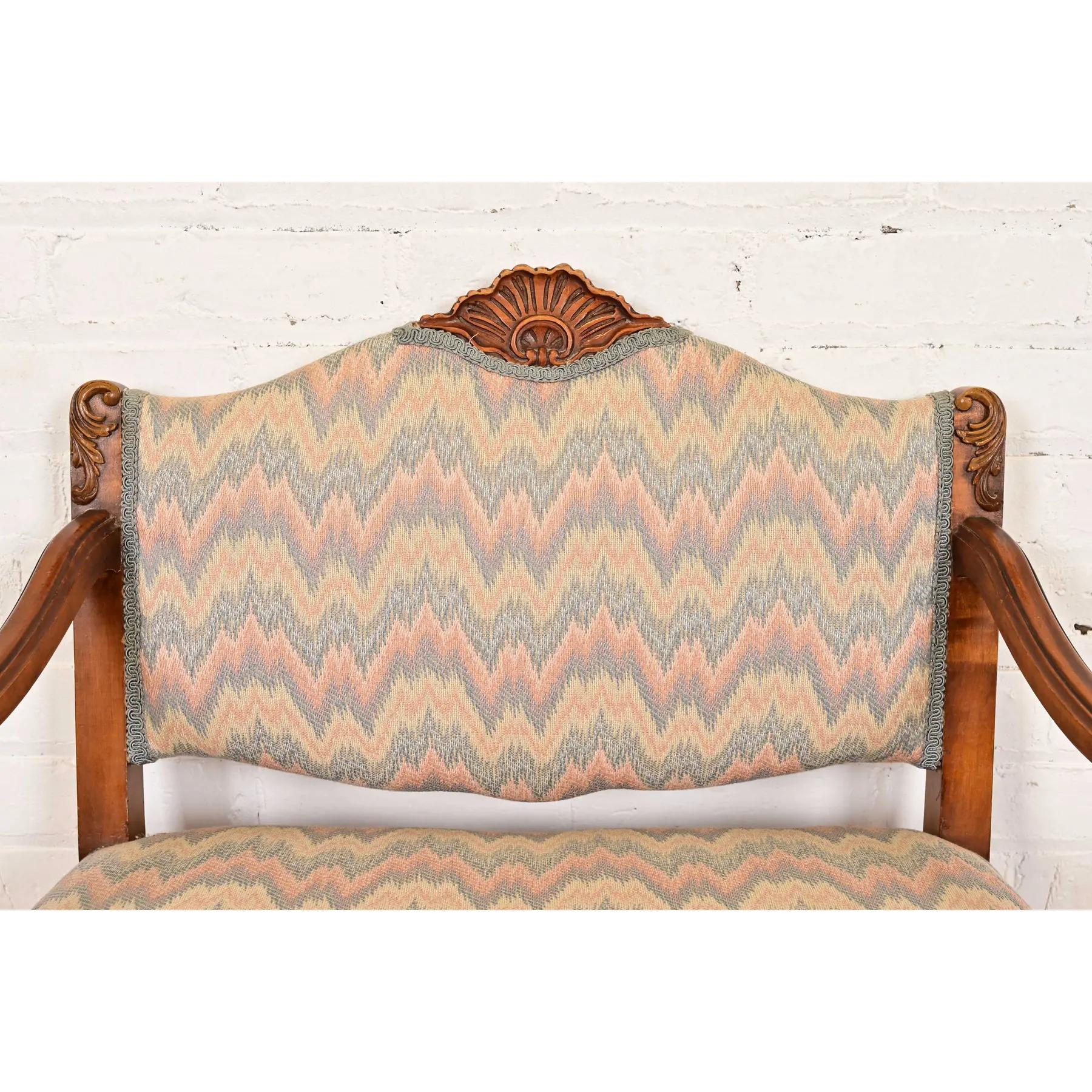 Tappezzeria Sedia da toilette in legno d'acacia intagliato Luigi XV di Romweber, CIRCA 1920 in vendita