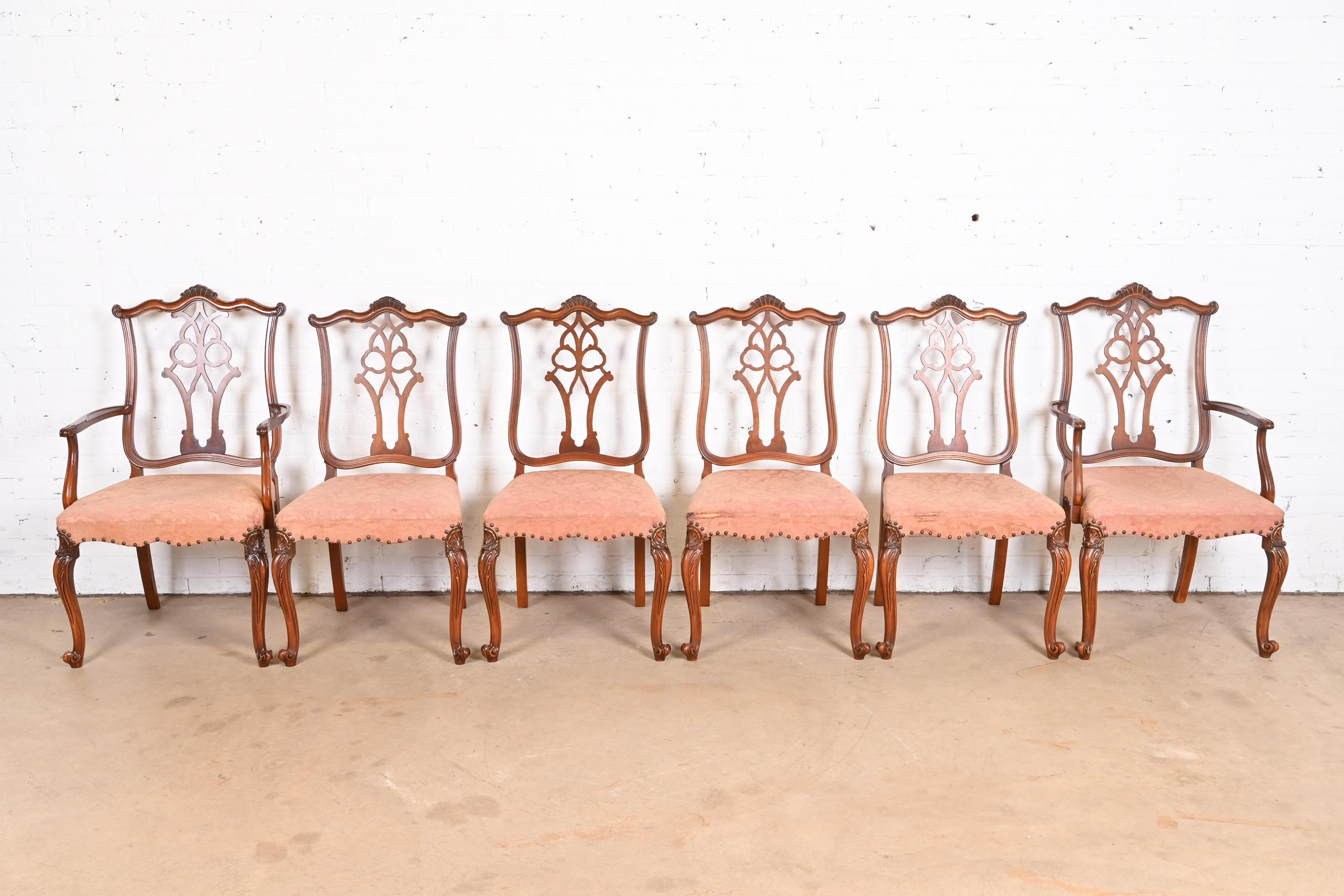 A gorgeous set of six French Provincial Louis XV style dining chairs

By Romweber

USA, Circa 1920s

Carved walnut, with brass studded upholstered seats.

Measures:
Side chairs - 22