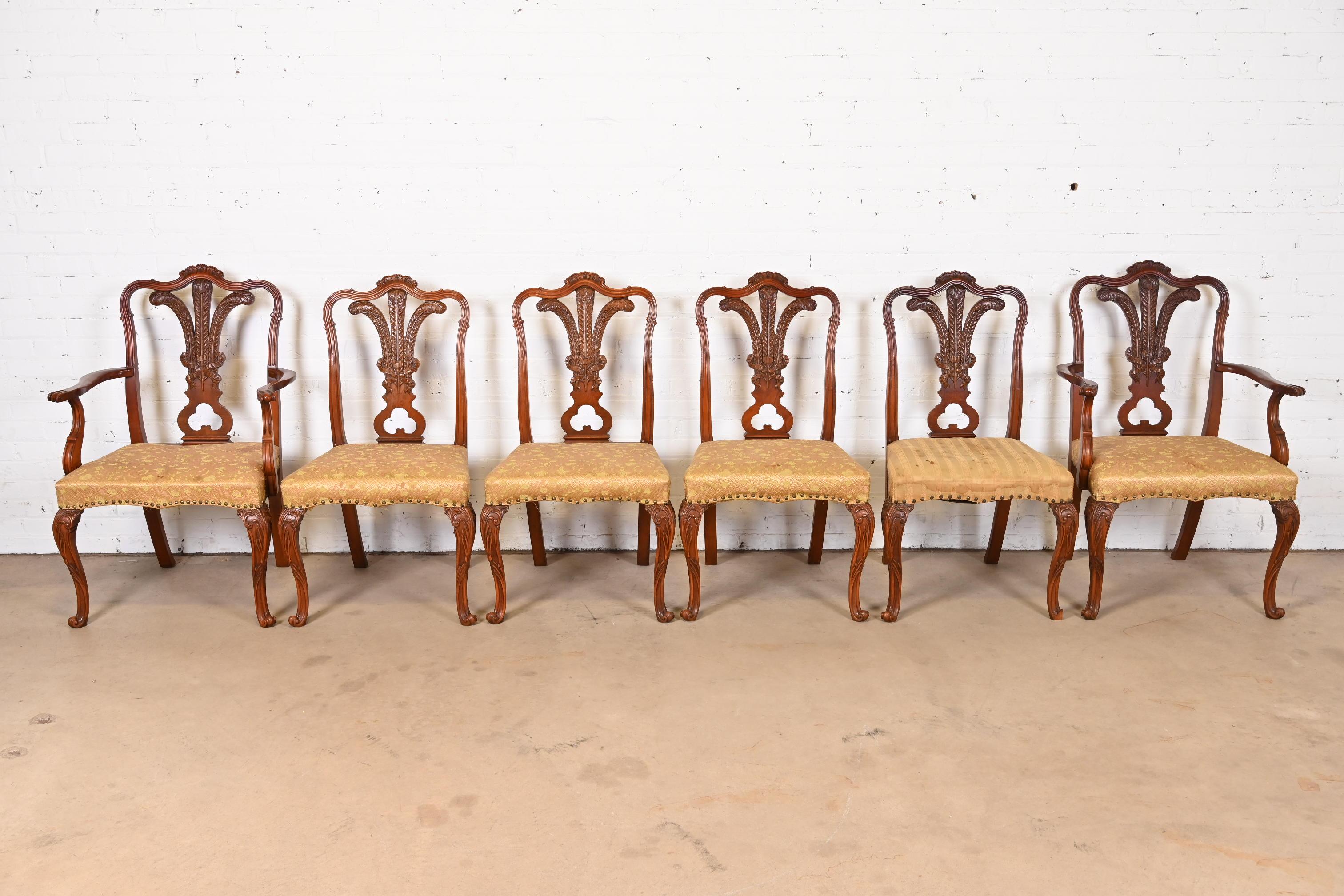 An outstanding set of six French Provincial Louis XV style dining chairs

By Romweber

USA, Circa 1920s

Solid carved walnut frames, with upholstered seats.

Measures:
Side chairs - 22.5