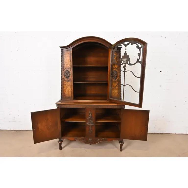 Ottone Libreria Romweber francese Regency Luigi XVI in radica di noce con ante a ribalta in vendita