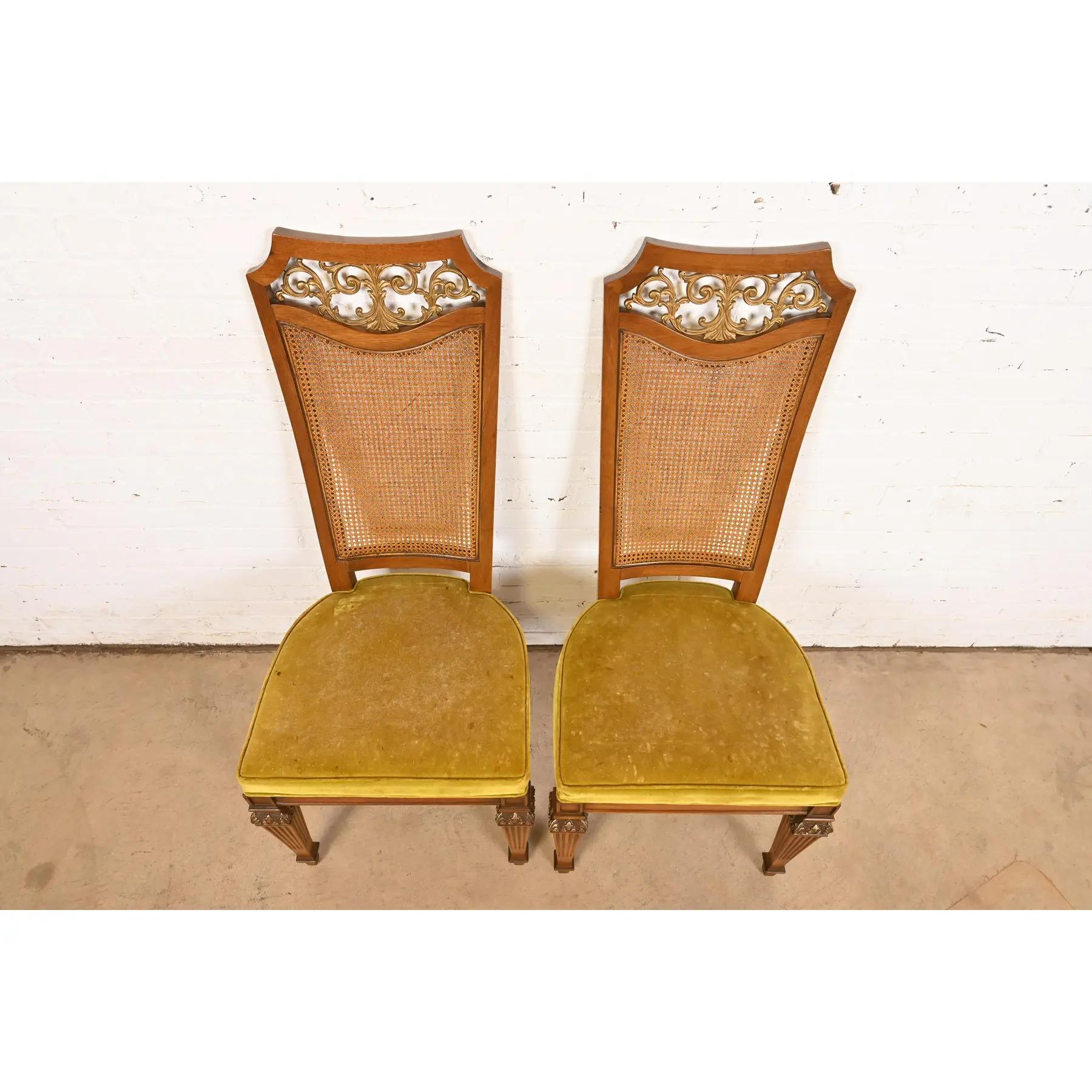 XX secolo Sedie da pranzo Romweber in legno di noce intagliato e con schienale a canne, di epoca Regency francese Louis XVI in vendita