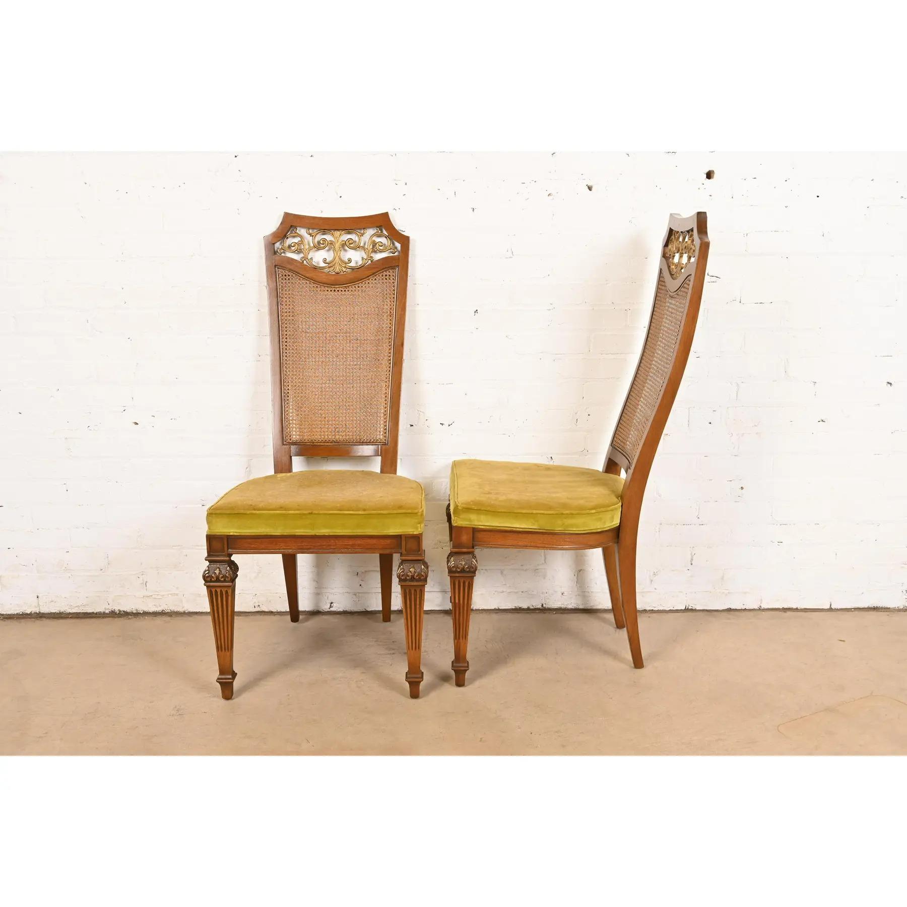 Ottone Sedie da pranzo Romweber in legno di noce intagliato e con schienale a canne, di epoca Regency francese Louis XVI in vendita