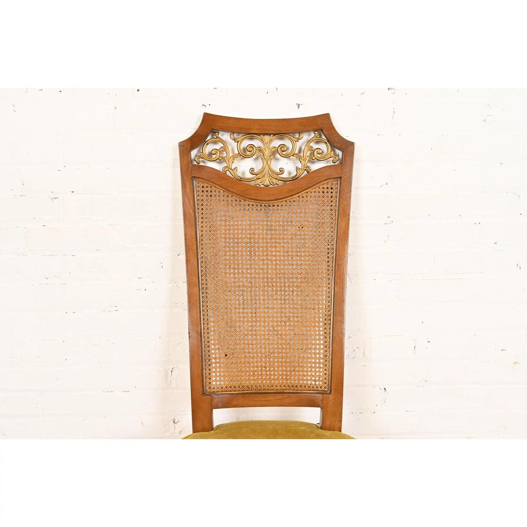 Ottone Sedie da pranzo Romweber in legno di noce intagliato e con schienale a canne, di epoca Regency francese Louis XVI in vendita