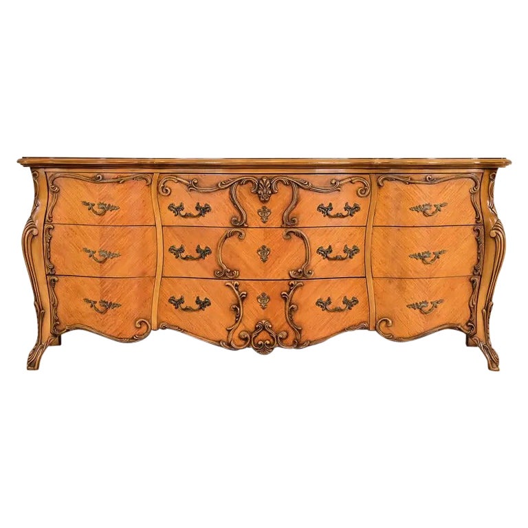 Comò lungo o credenza in legno satinato intagliato Romweber French Rococo Louis XV