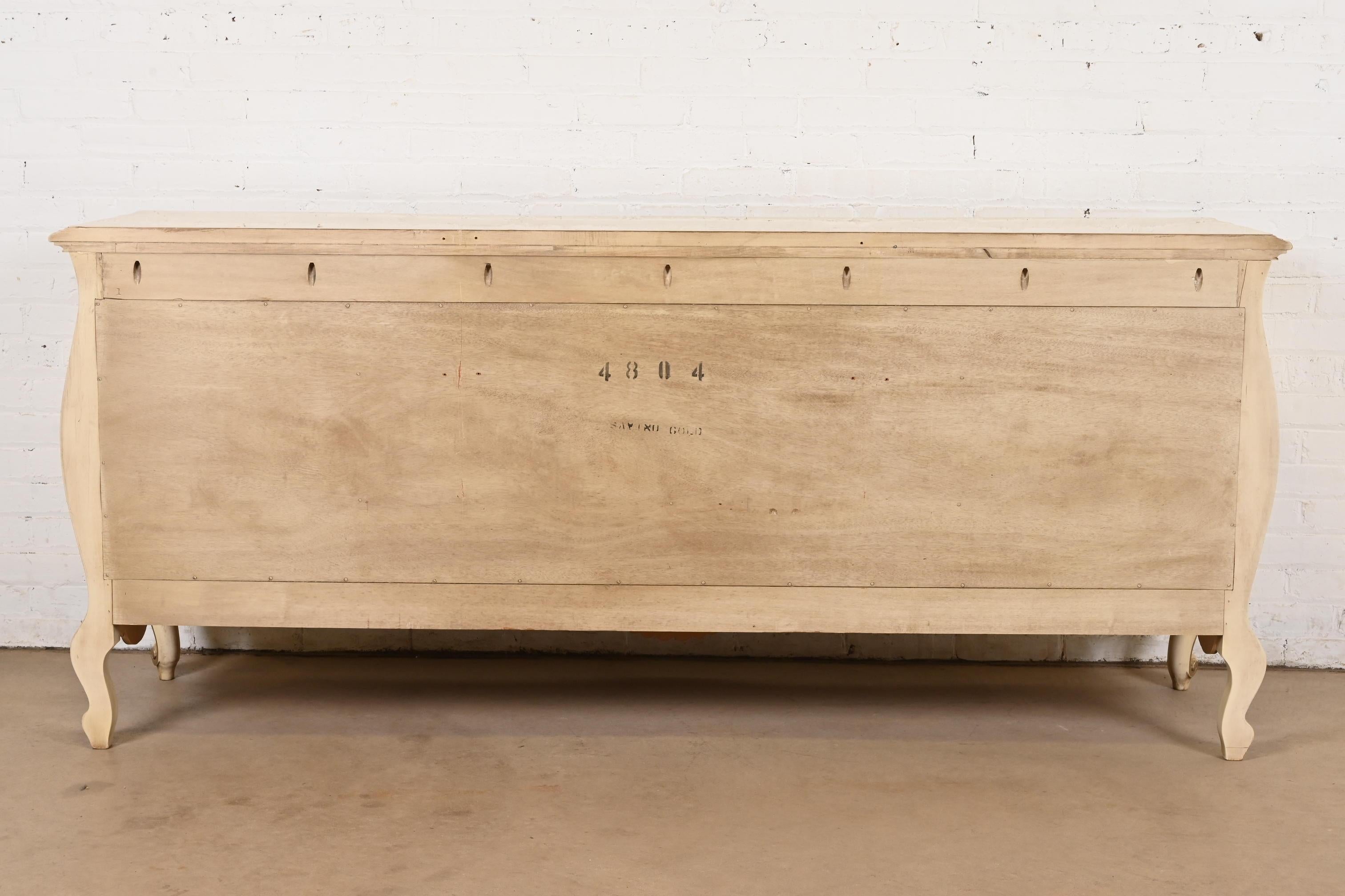 Comò a nove cassetti laccato crema Romweber French Rococo Louis XV, CIRCA 1960 in vendita 5