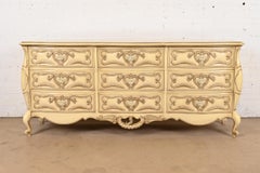 Romweber French Rococo Louis XV Cómoda de nueve cajones lacada en crema, Circa 1960s