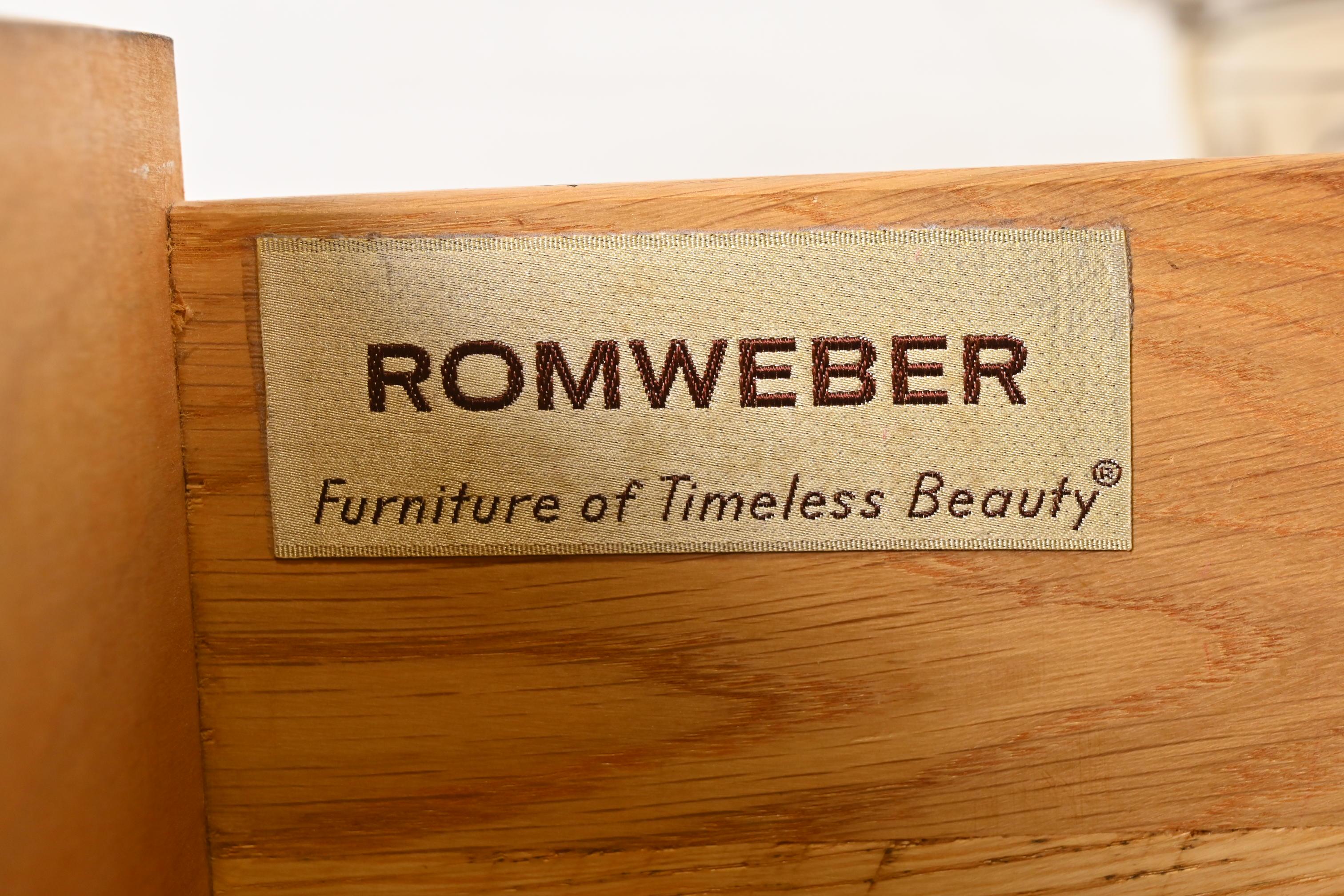 Comò a nove cassetti laccato crema Romweber French Rococo Louis XV, CIRCA 1960 in vendita 1