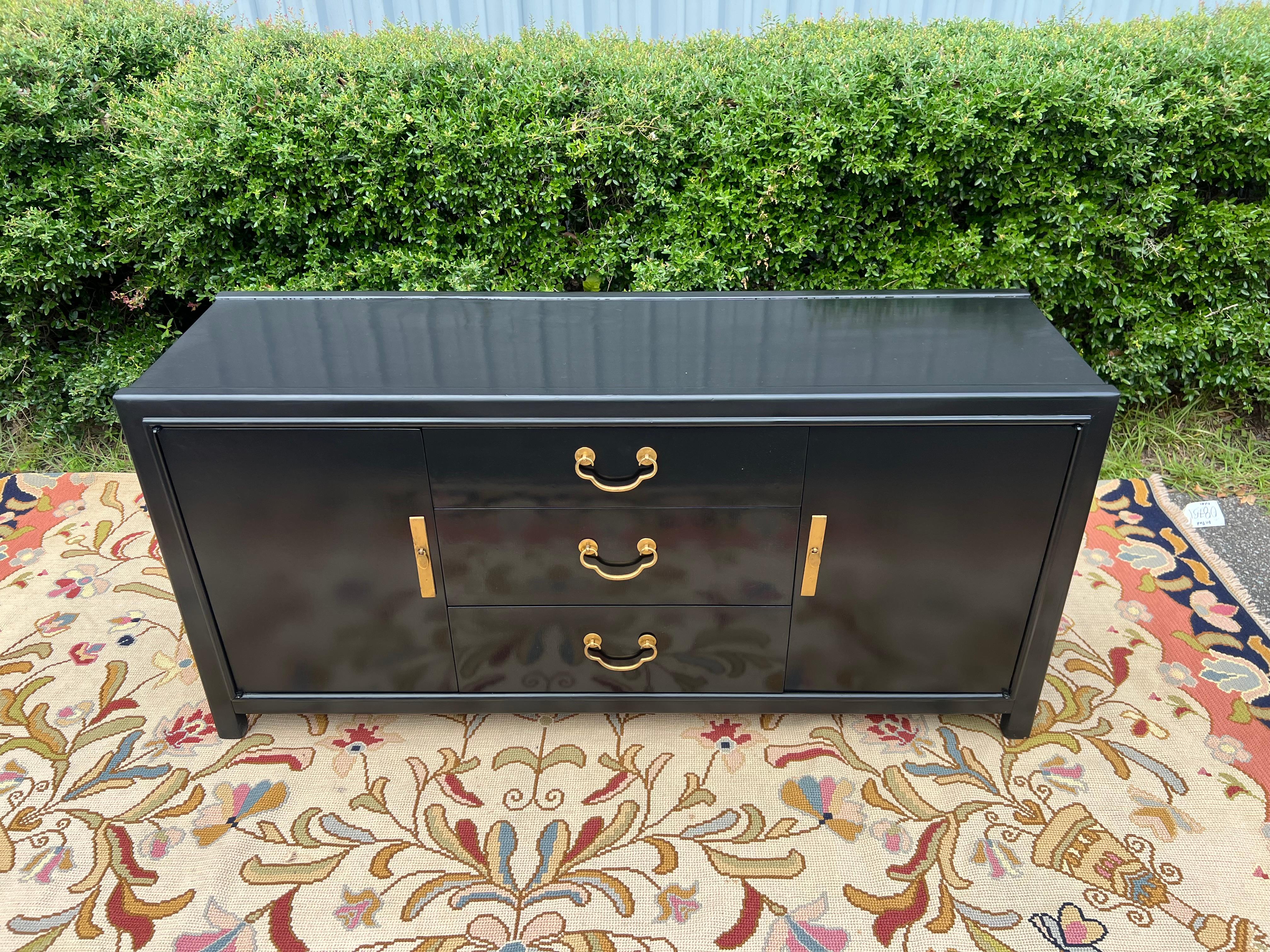 Cineserie Romweber Hollywood Regency Chinoiserie Credenza laccata nera, rifinita in vendita