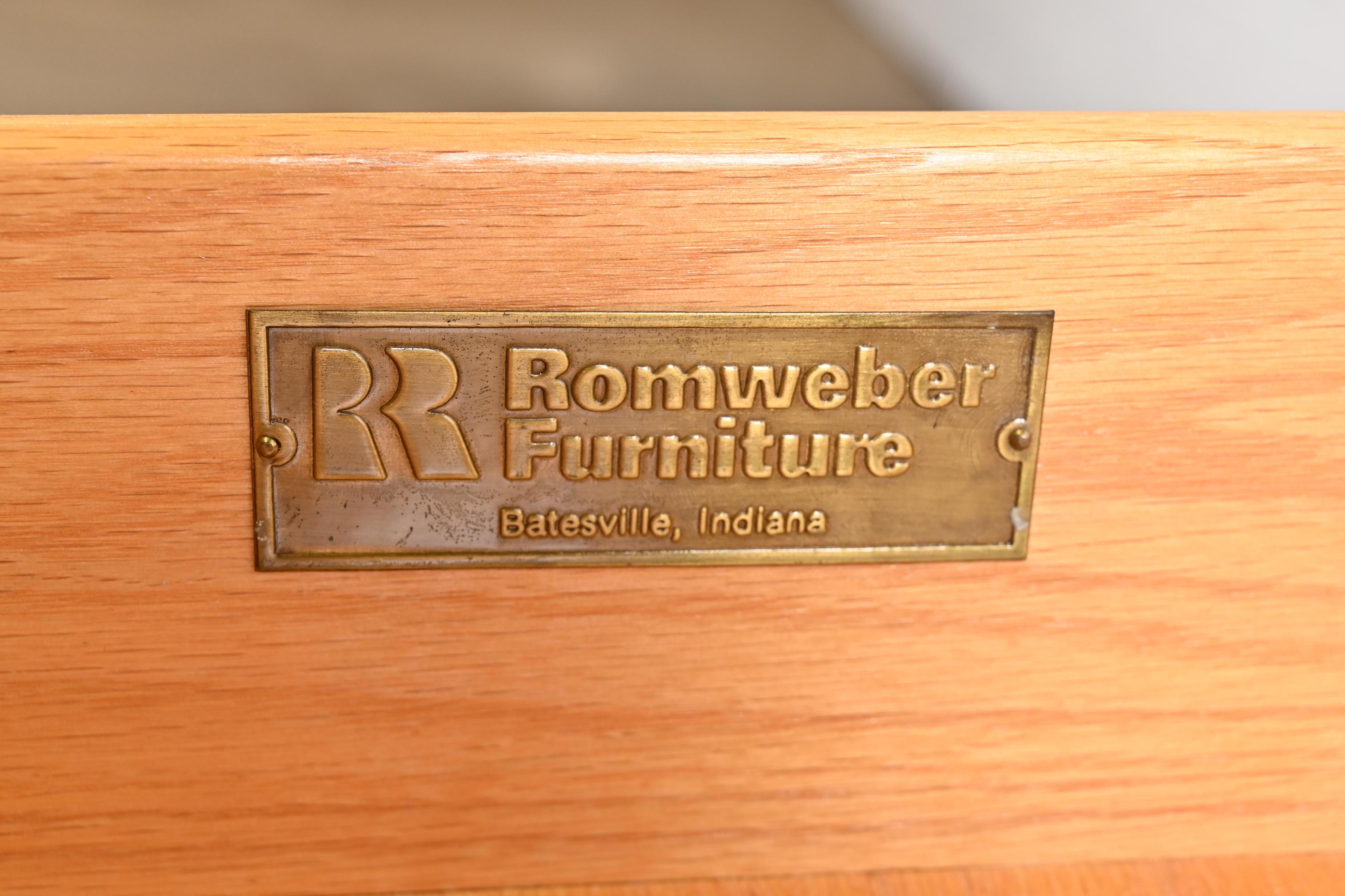 Cassettiera o credenza Romweber Hollywood Regency laccata in tessuto d'erba in vendita 4