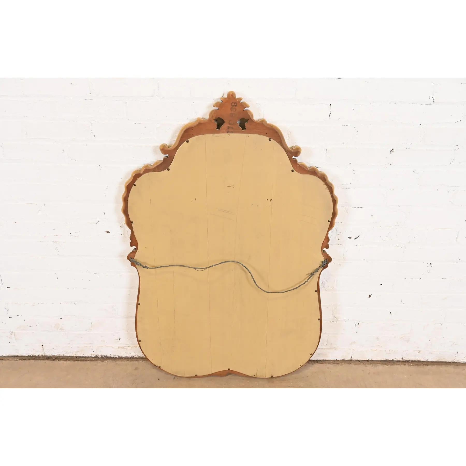 Romweber, miroir mural rococo français Louis XV sculpté en bois de citronnier laqué or en vente 2