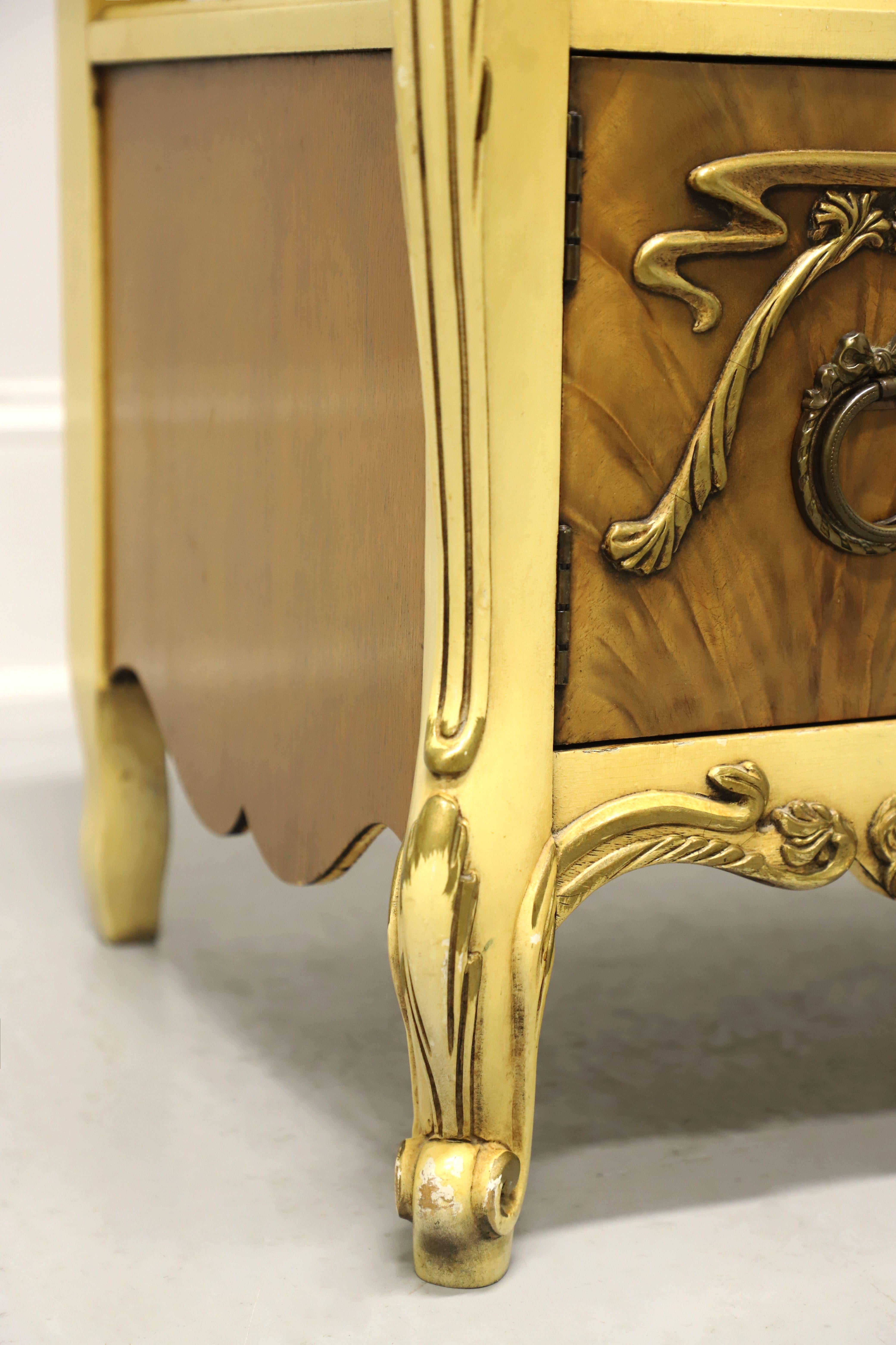 ROMWEBER Paire de tables de nuit en bois satiné de style provincial français du milieu du 20e siècle en vente 3