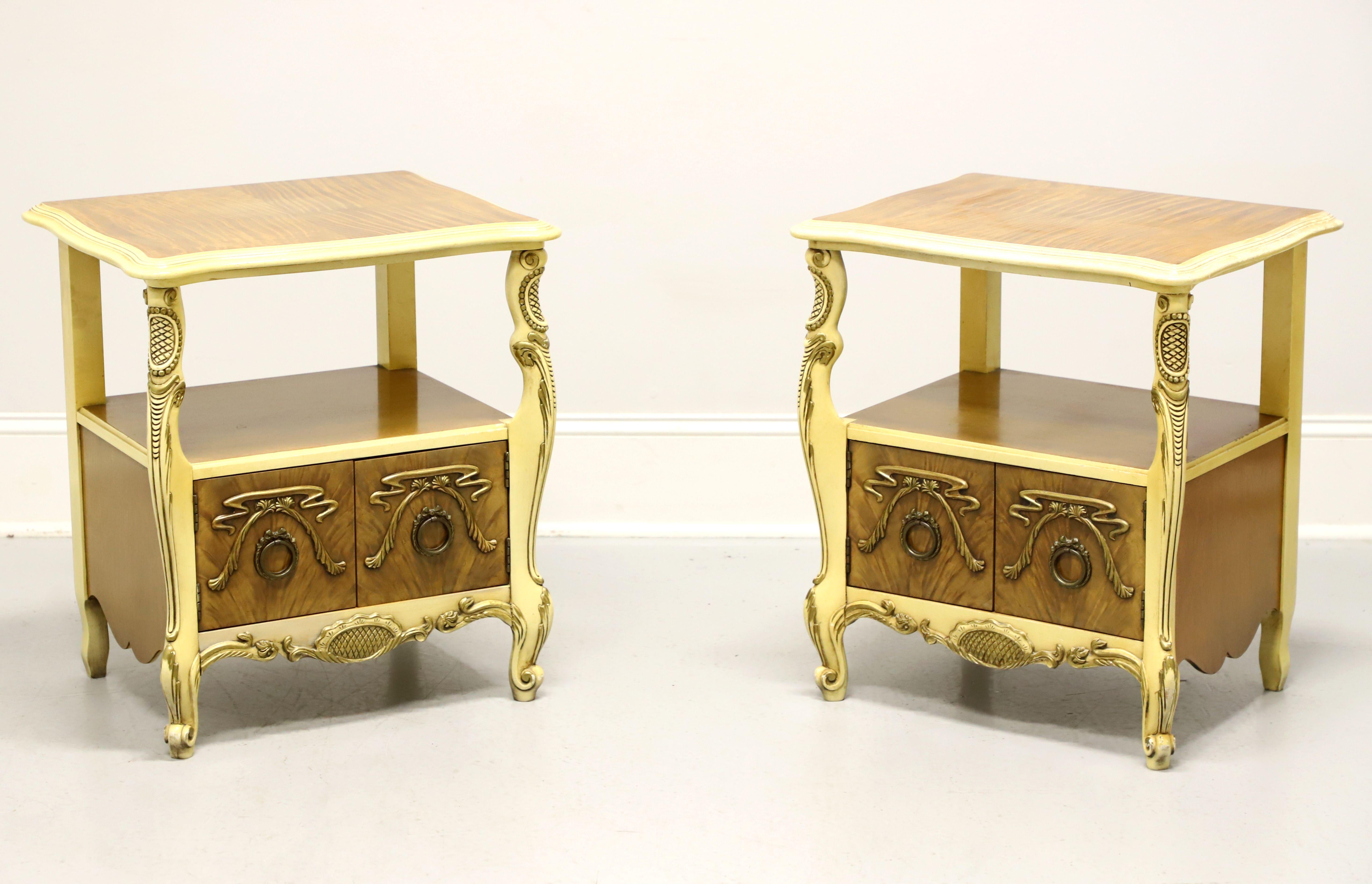 ROMWEBER Paire de tables de nuit en bois satiné de style provincial français du milieu du 20e siècle en vente 5