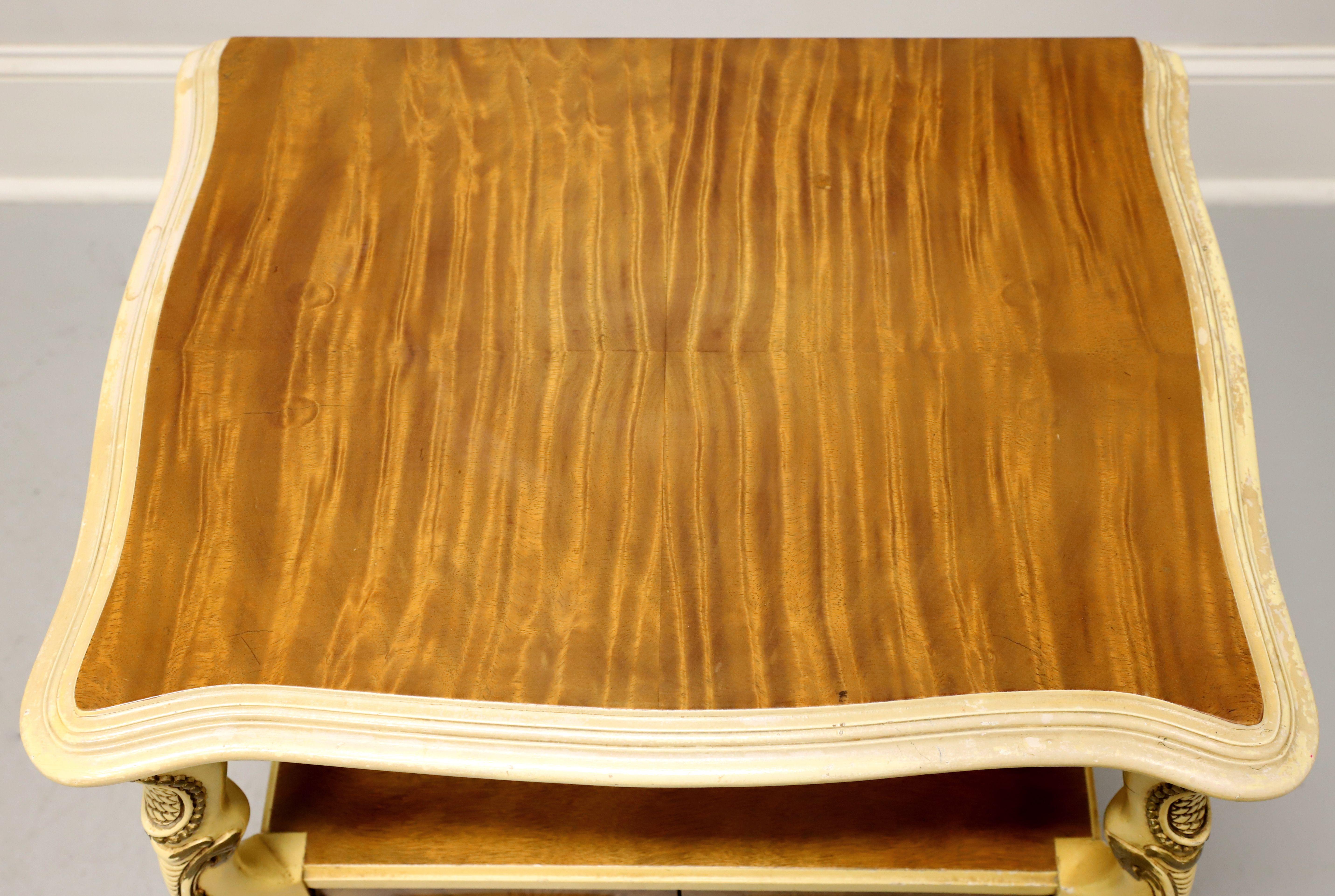 ROMWEBER Paire de tables de nuit en bois satiné de style provincial français du milieu du 20e siècle en vente 2
