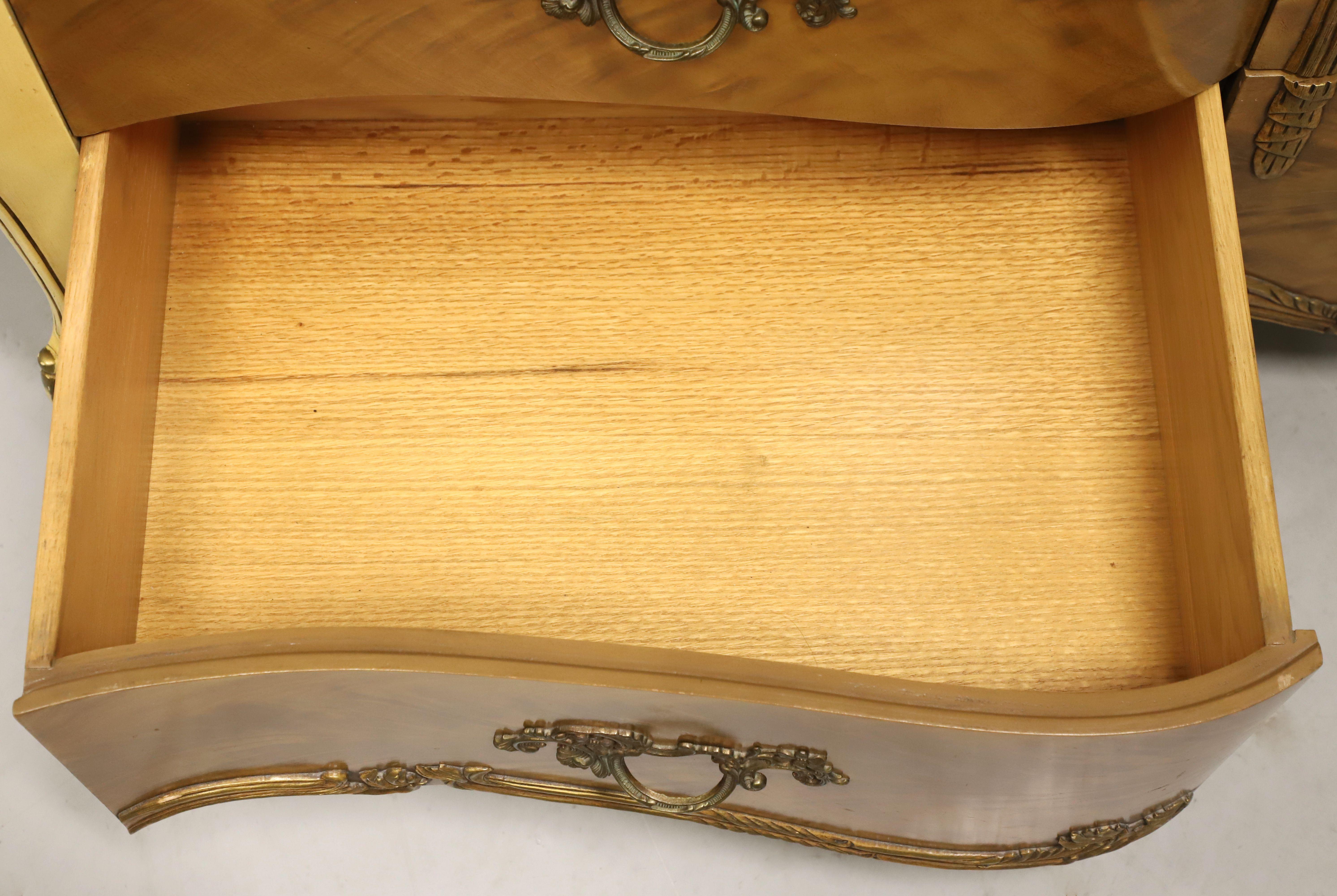 ROMWEBER Mid 20th Century Satinwood French Provincial Triple Dresser en vente 3
