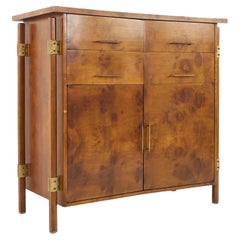 Romweber commode haute style armoire incurvée en bois de ronce et laiton du milieu du siècle dernier