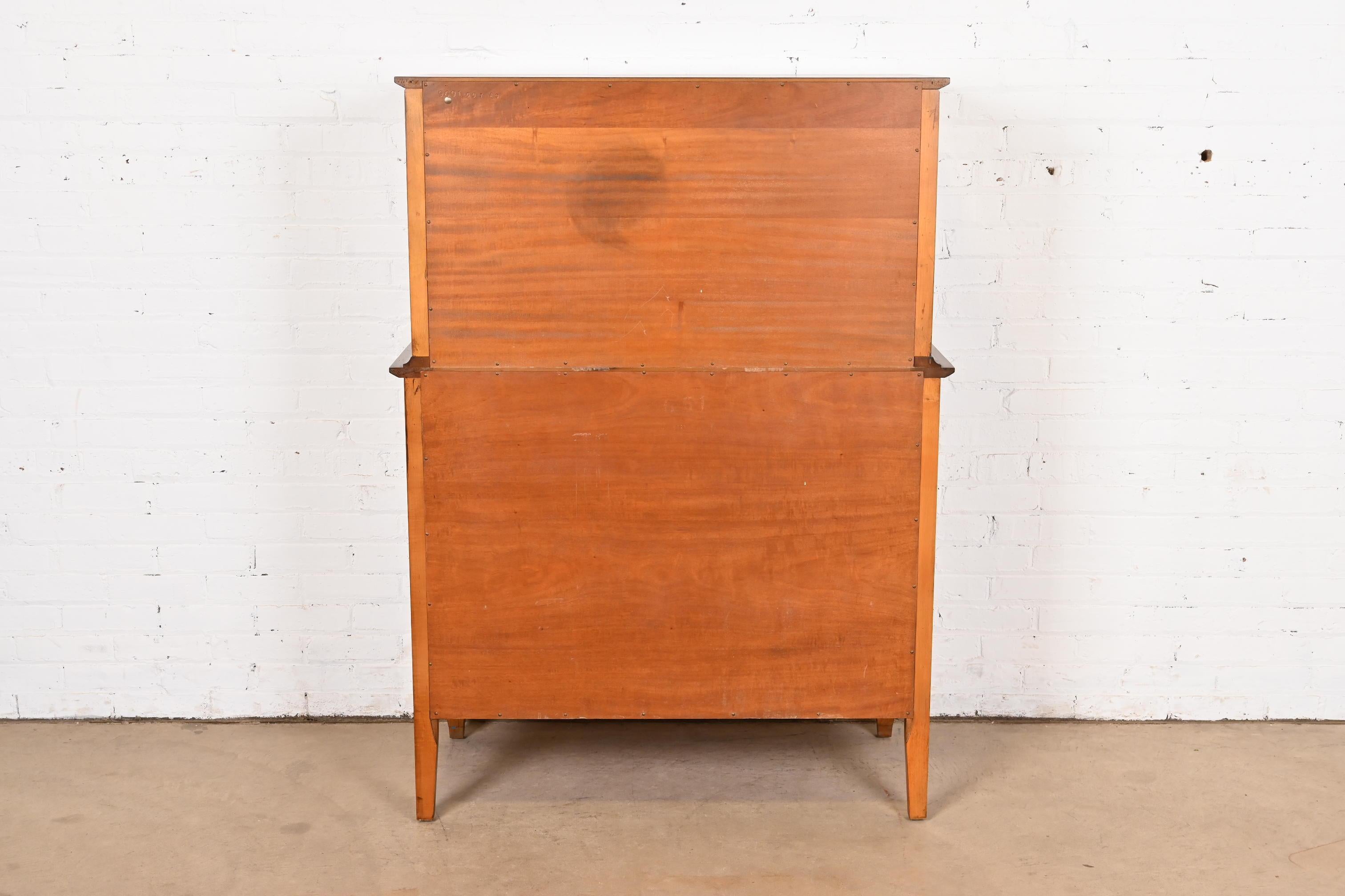 Comò Highboy in legno di noce e radica di Romweber, metà secolo, Hollywood Regency in vendita 8