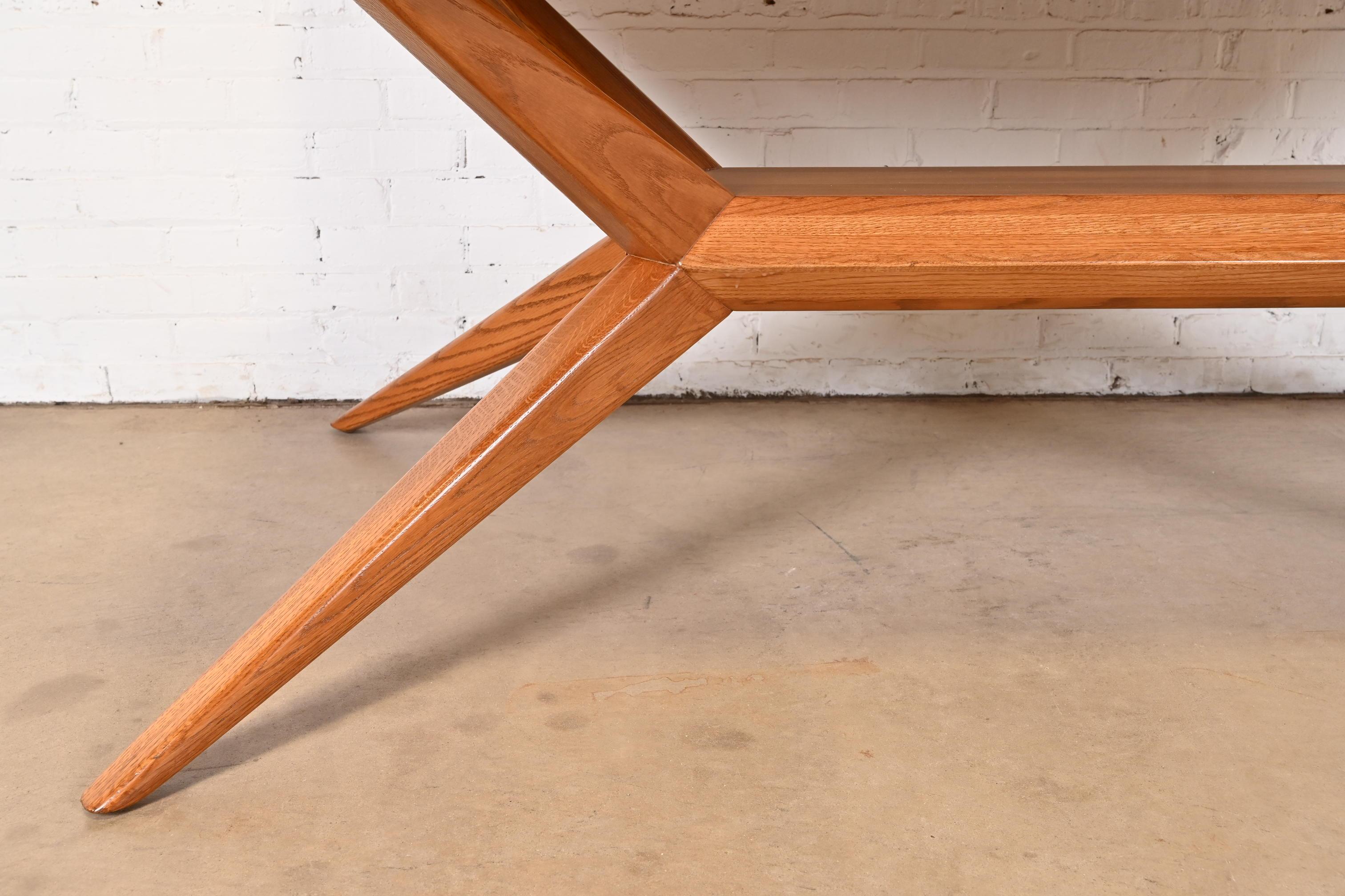 Romweber Mid-Century Modern Oak Spider Leg Dining Table, Newly Refinished For Sale 9