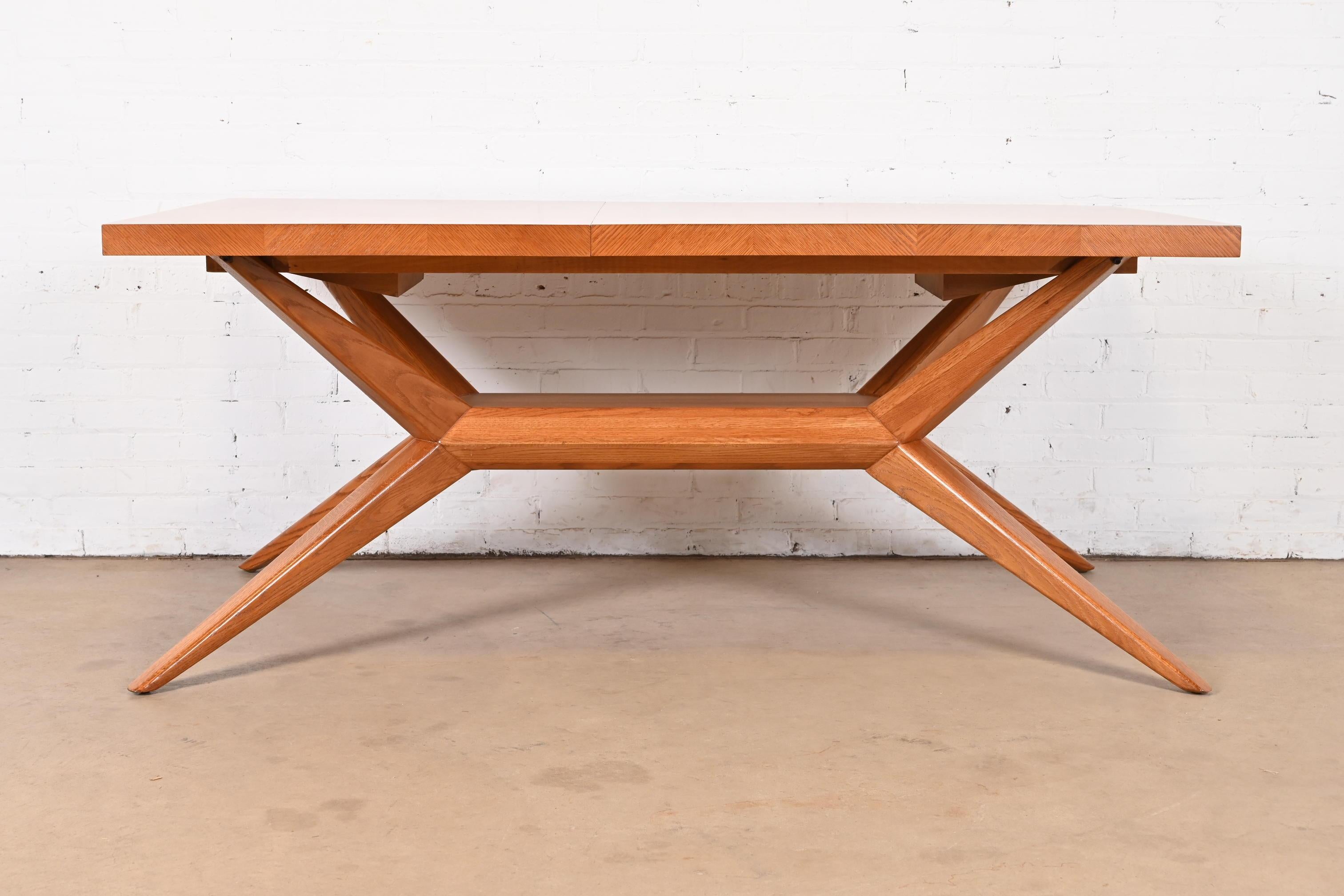Romweber Mid-Century Modern Oak Spider Leg Dining Table, Newly Refinished For Sale 4